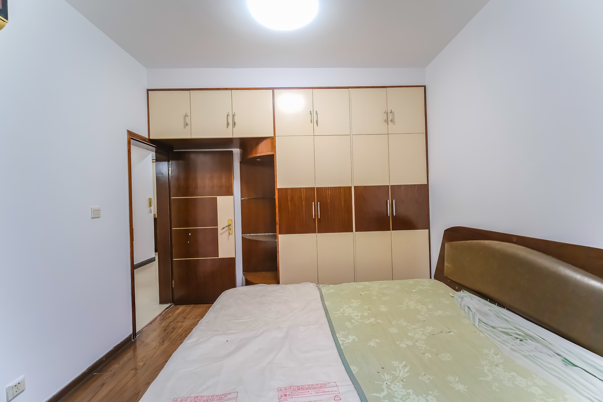 山水人家三期 3室2厅2卫 78.0万 山水人家三期 3室2厅2卫 78.0万卧室