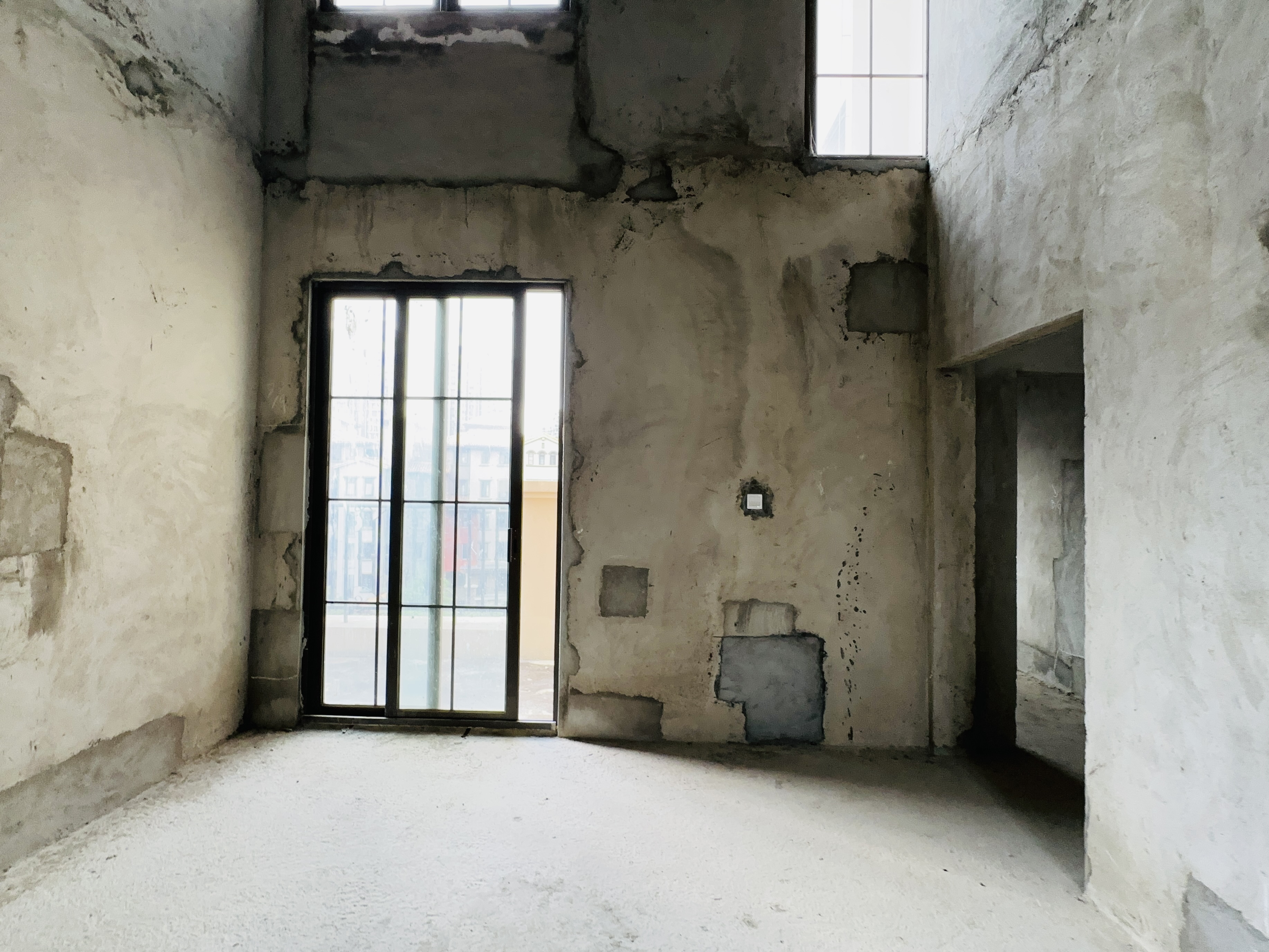 观澜湖君庭别墅区  7室2厅5卫    385.0万 观澜湖君庭别墅区  7室2厅5卫    385.0万客厅