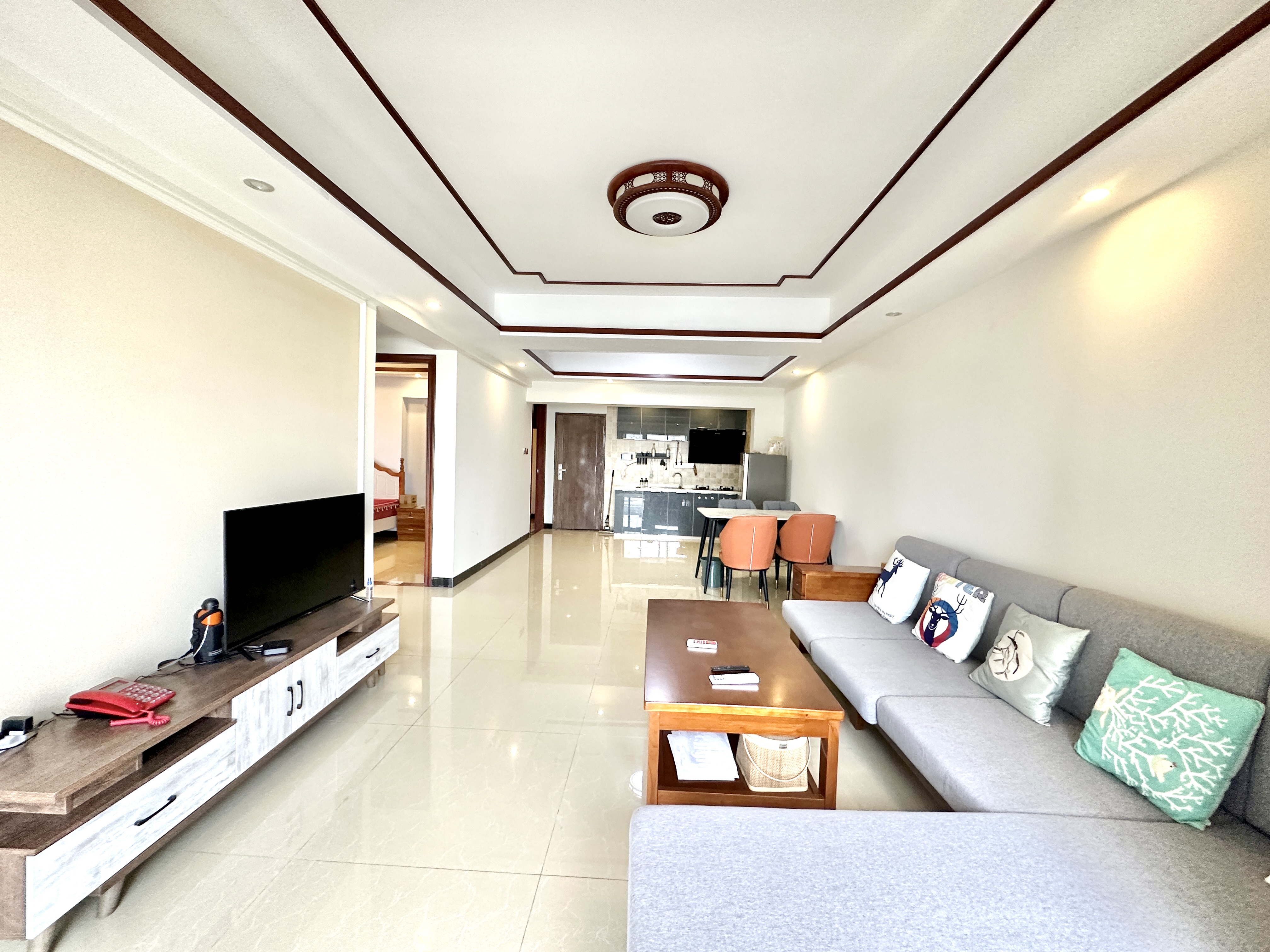 宇建国贸城  3室2厅1卫    220.0万 宇建国贸城  3室2厅1卫    220.0万客厅