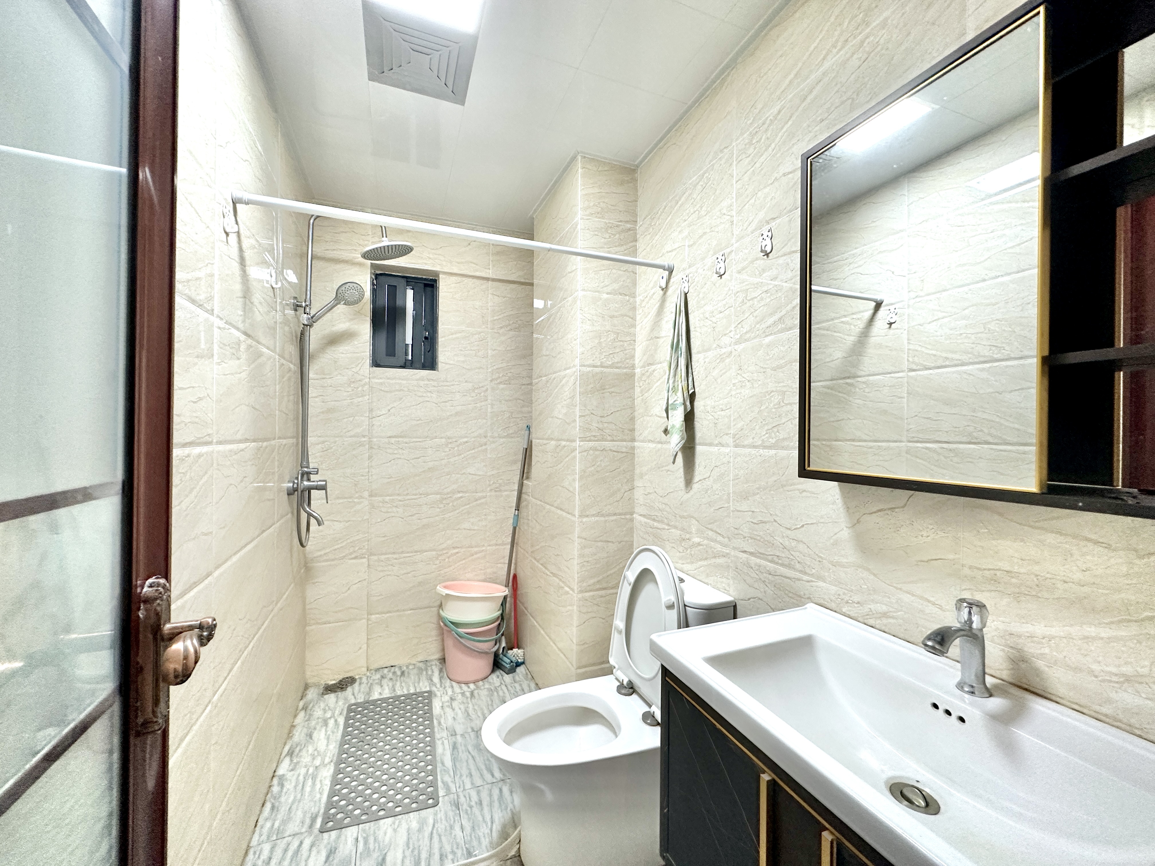 宇建国贸城  3室2厅1卫    220.0万 宇建国贸城  3室2厅1卫    220.0万卫生间