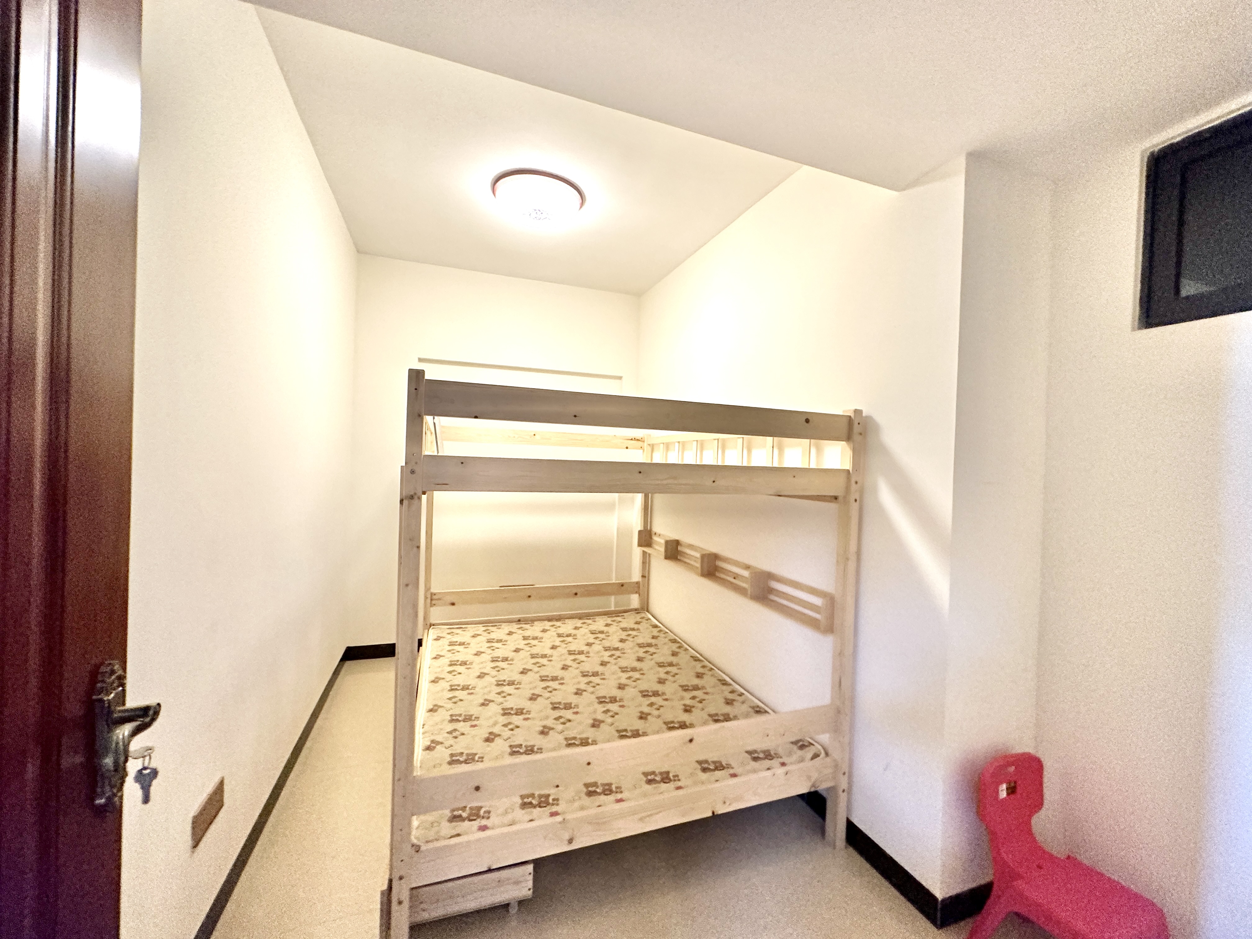 宇建国贸城  3室2厅1卫    220.0万 宇建国贸城  3室2厅1卫    220.0万卧室