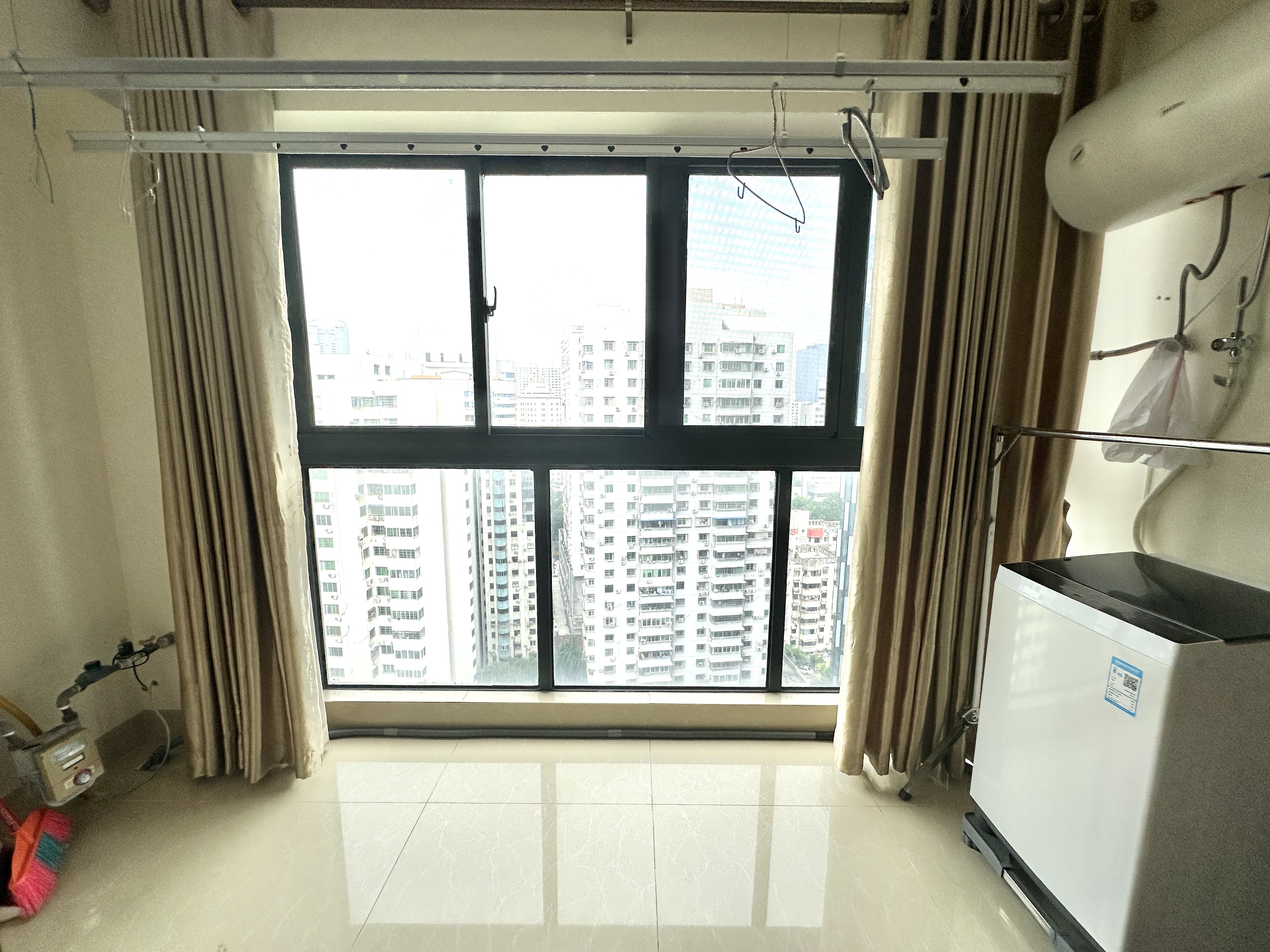 宇建国贸城  3室2厅1卫    220.0万 宇建国贸城  3室2厅1卫    220.0万阳台