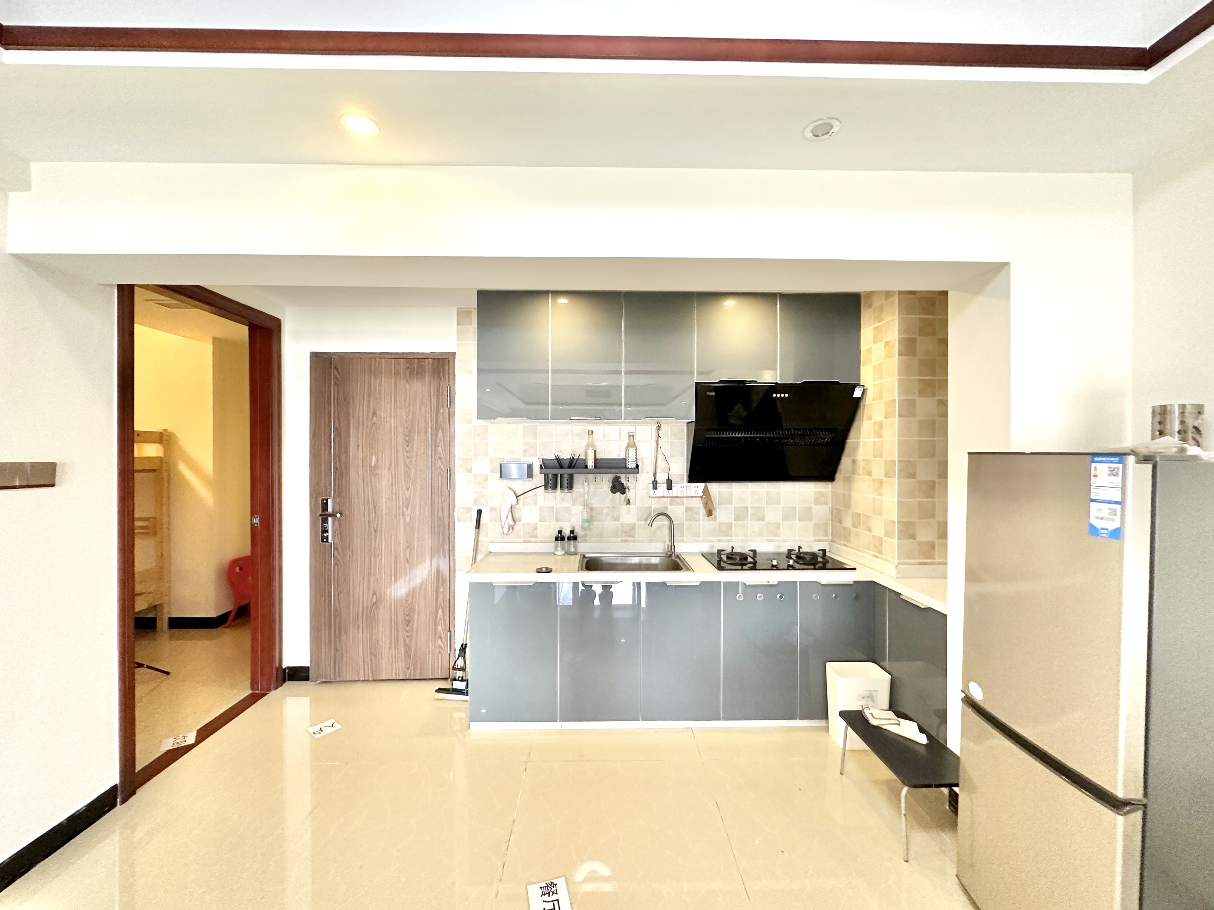 宇建国贸城  3室2厅1卫    220.0万 宇建国贸城  3室2厅1卫    220.0万厨房