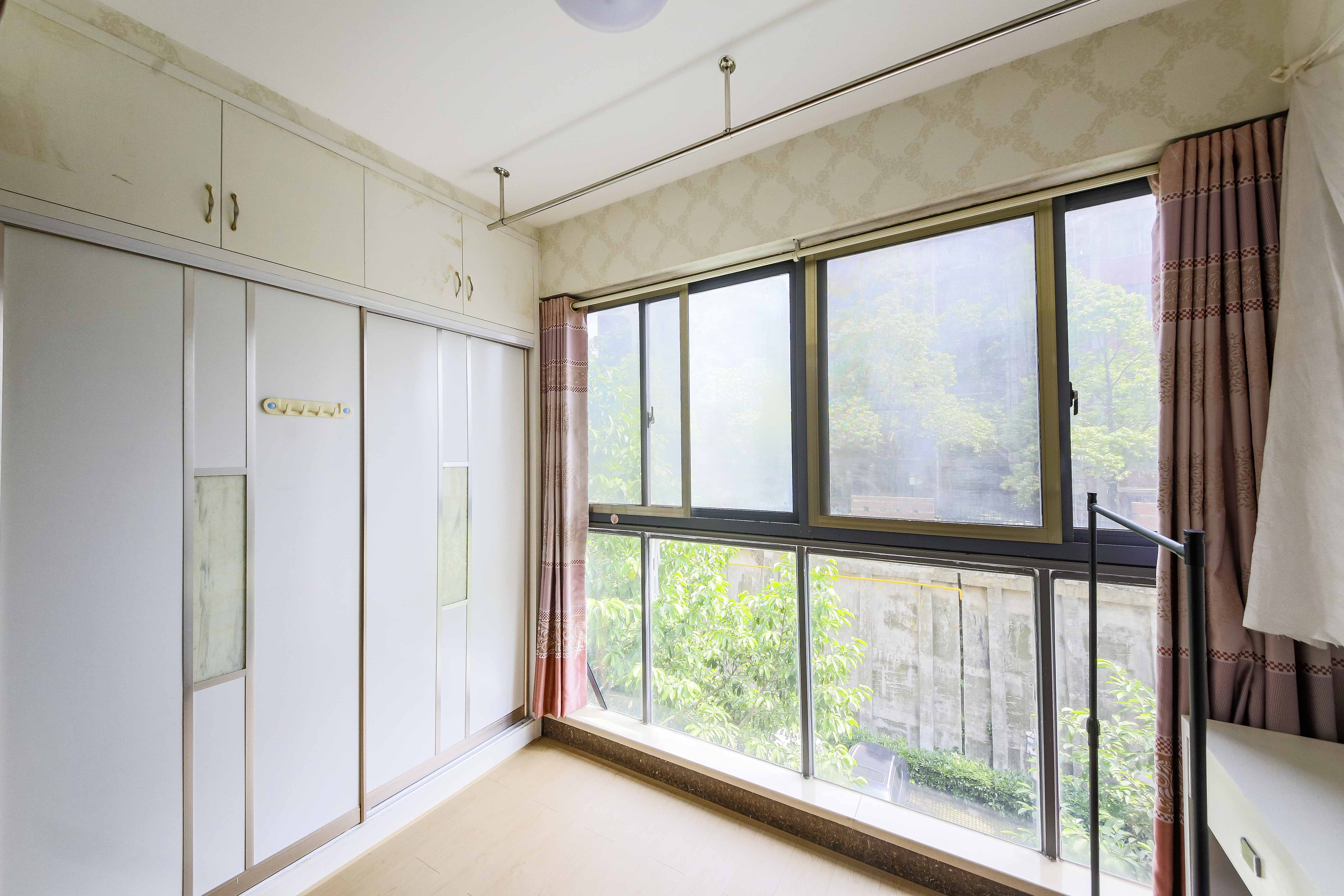 鑫远熙山  3室2厅1卫   96.80万阳台