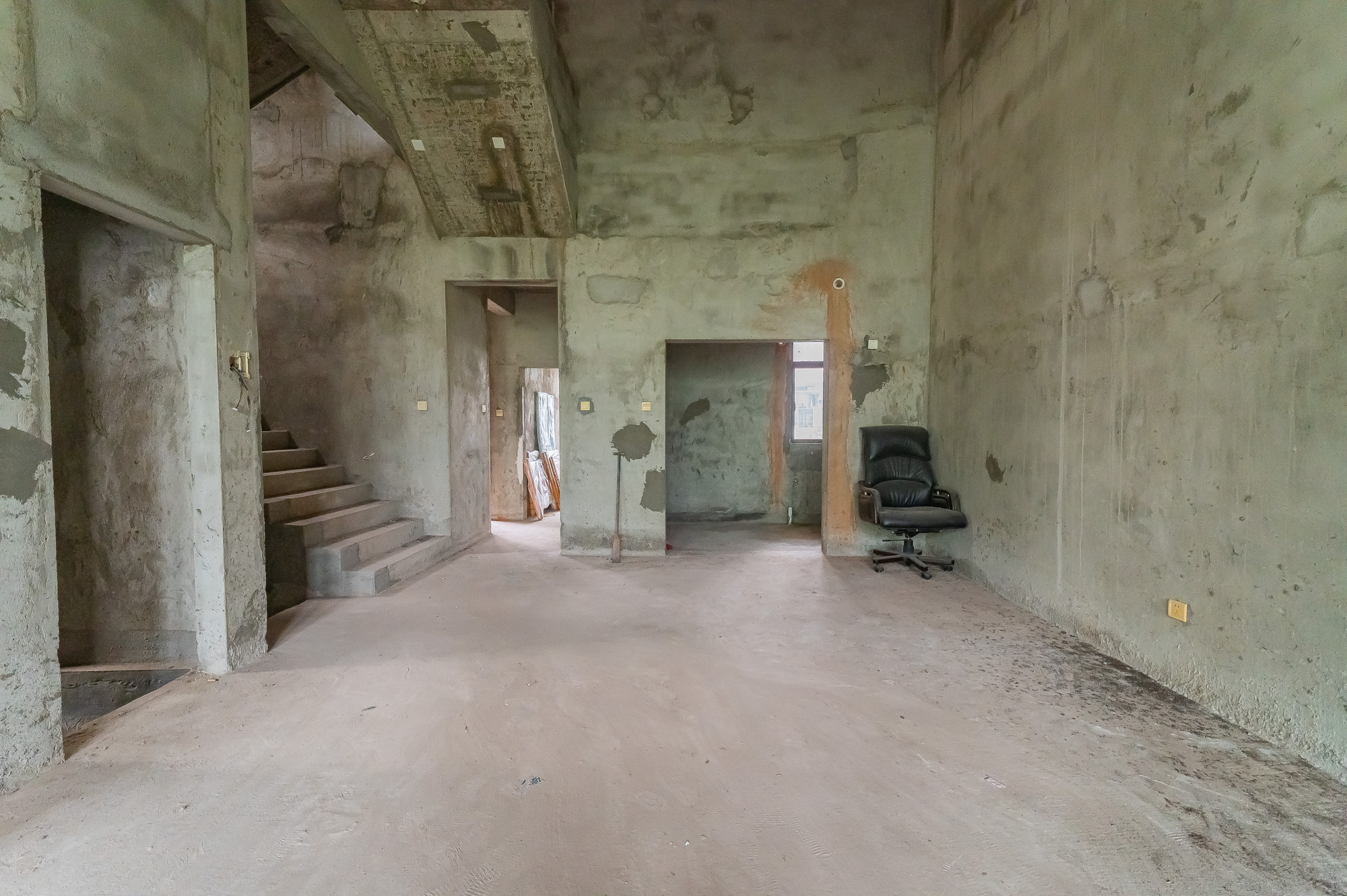 鹏基诺亚山林 6室3厅3卫 268.0万 鹏基诺亚山林 6室3厅3卫 268.0万客厅