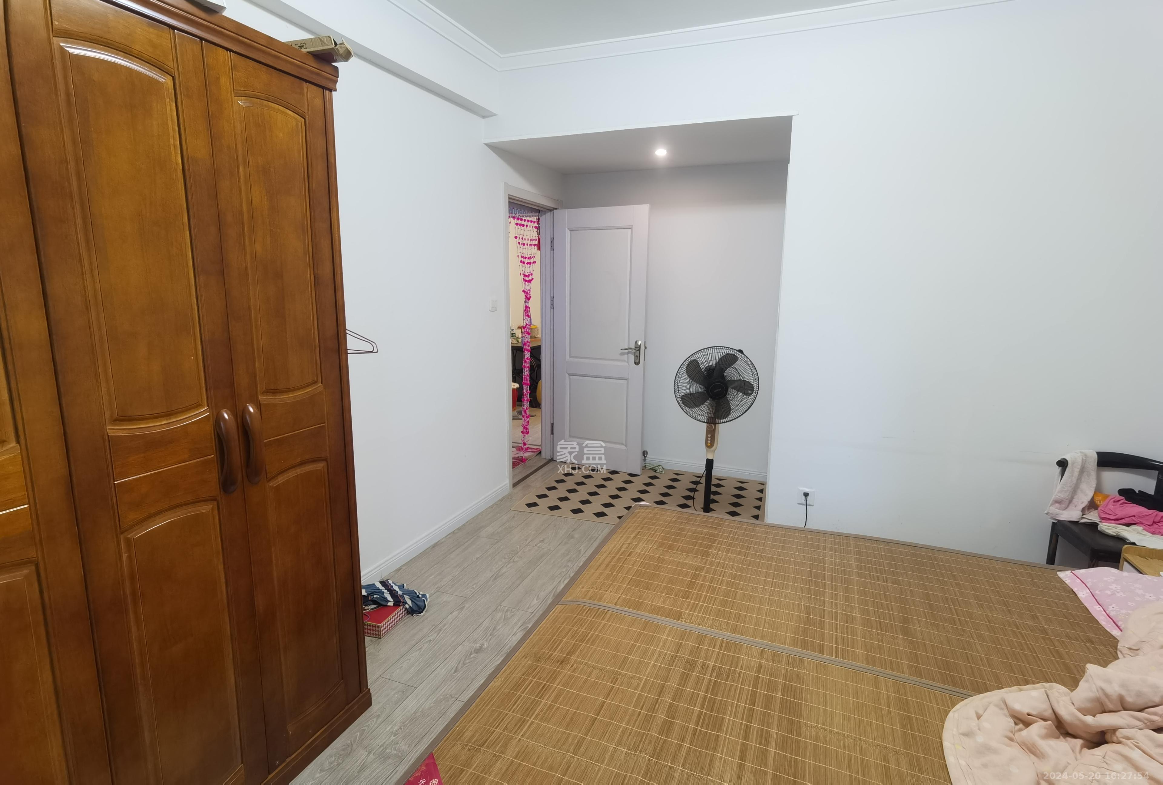 三一街区  3室2厅2卫   2000.00元/月室内图