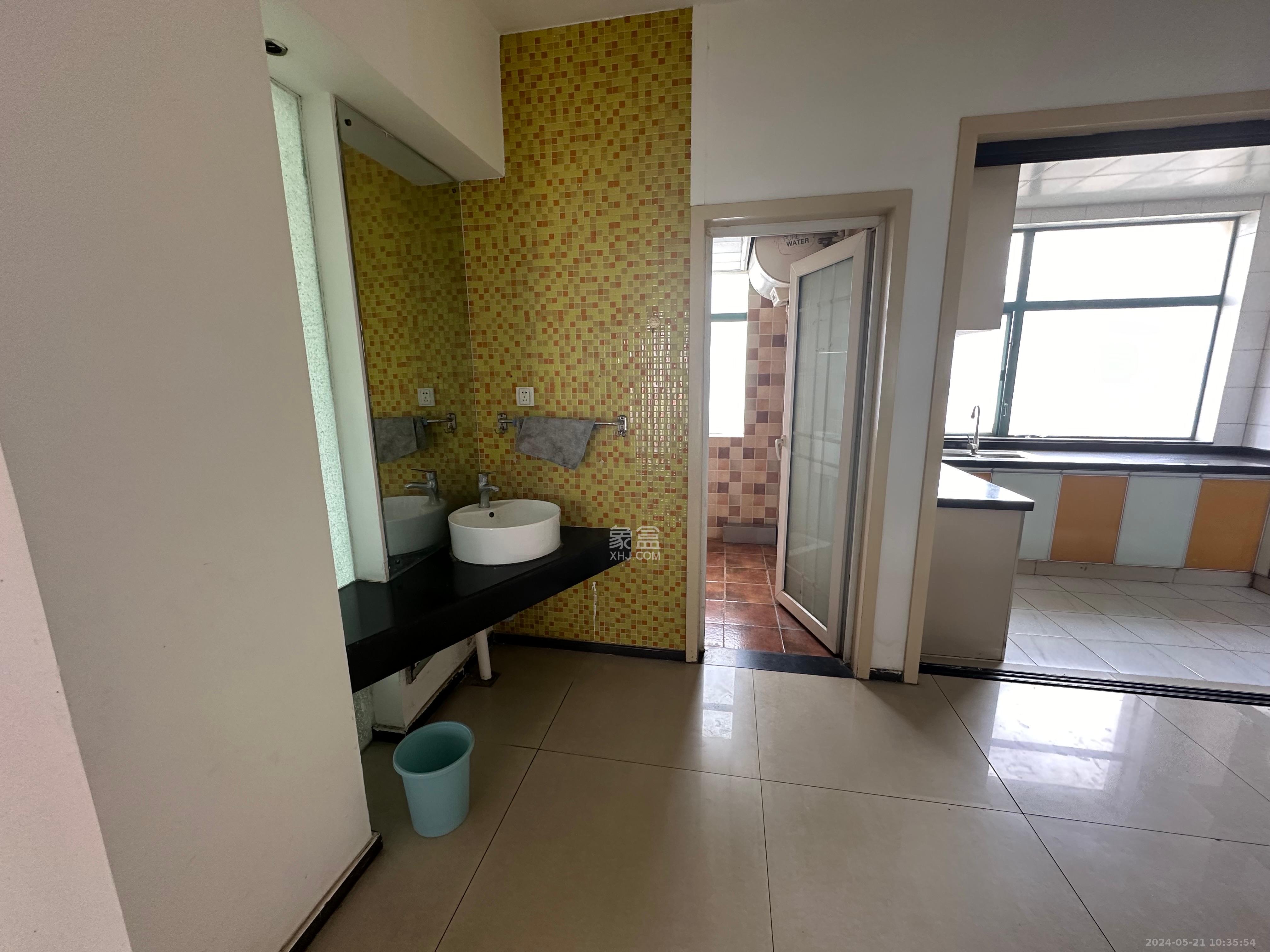 美林景園  4室2廳2衛(wèi)   3500.00元/月室內(nèi)圖