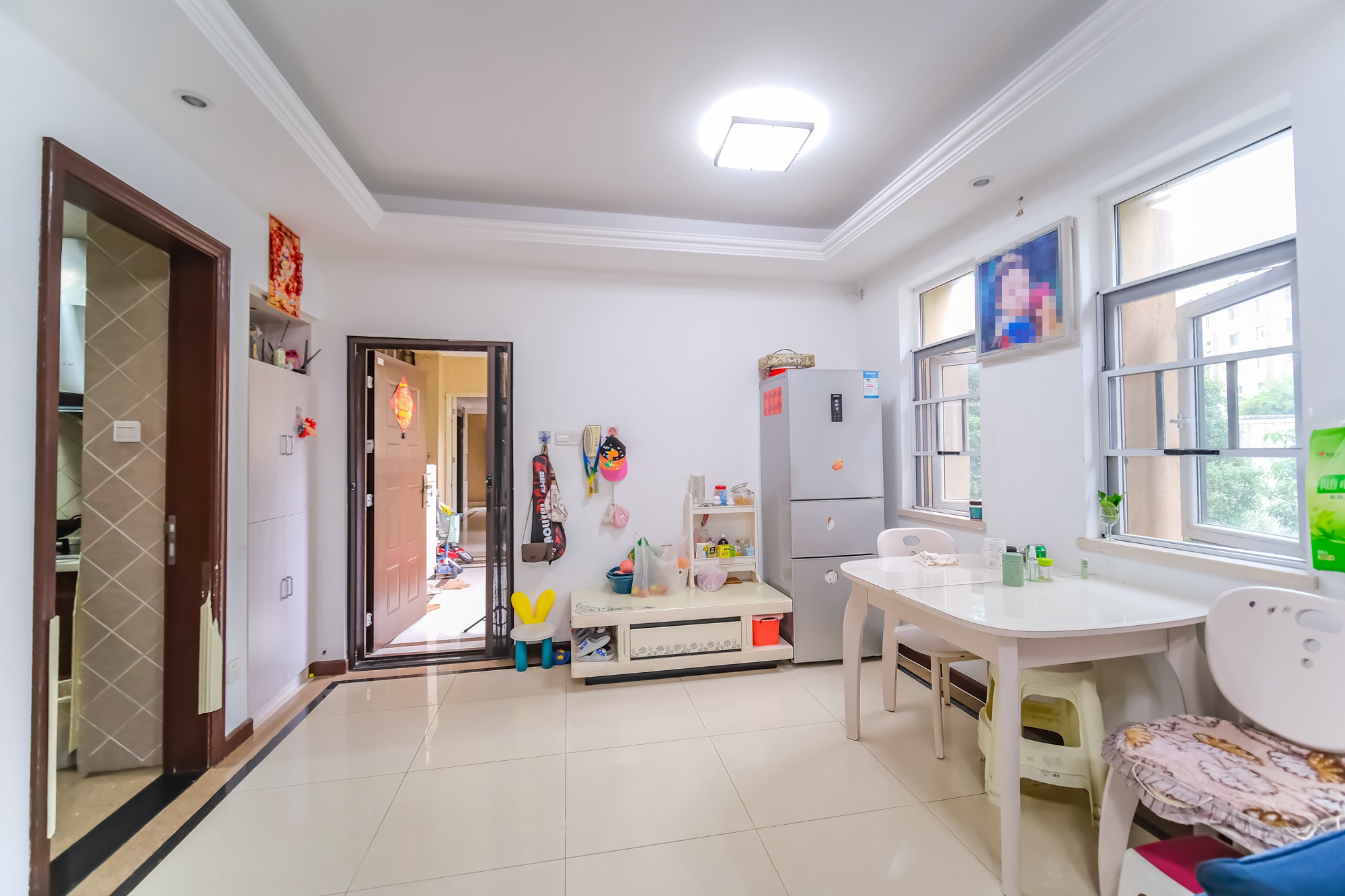 郡原居里  3室2厅1卫    62.0万 郡原居里  3室2厅1卫    62.0万客厅