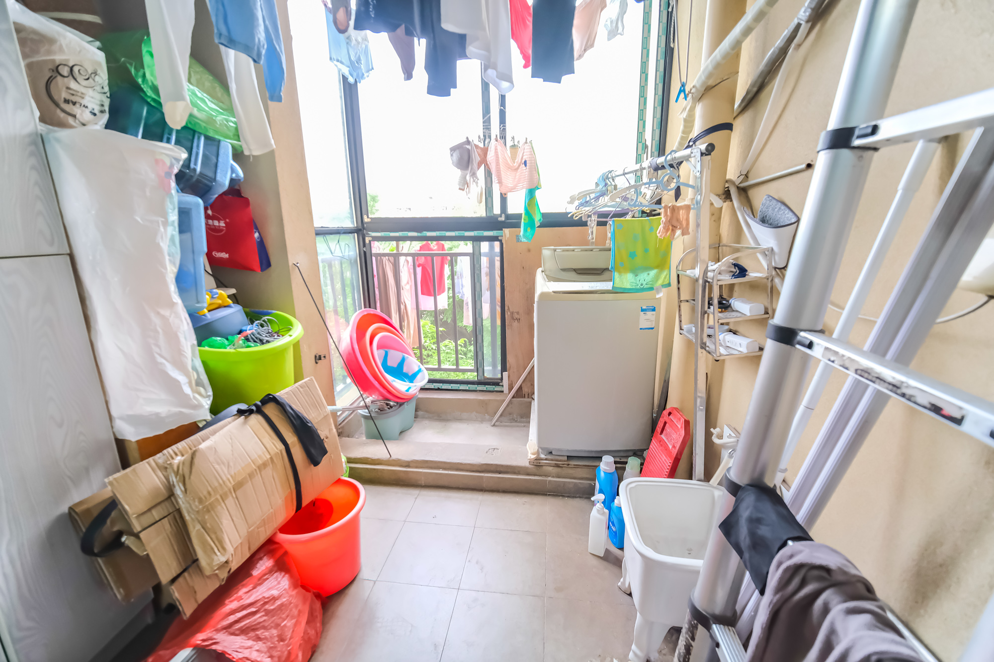 郡原居里  3室2厅1卫    62.0万 郡原居里  3室2厅1卫    62.0万阳台