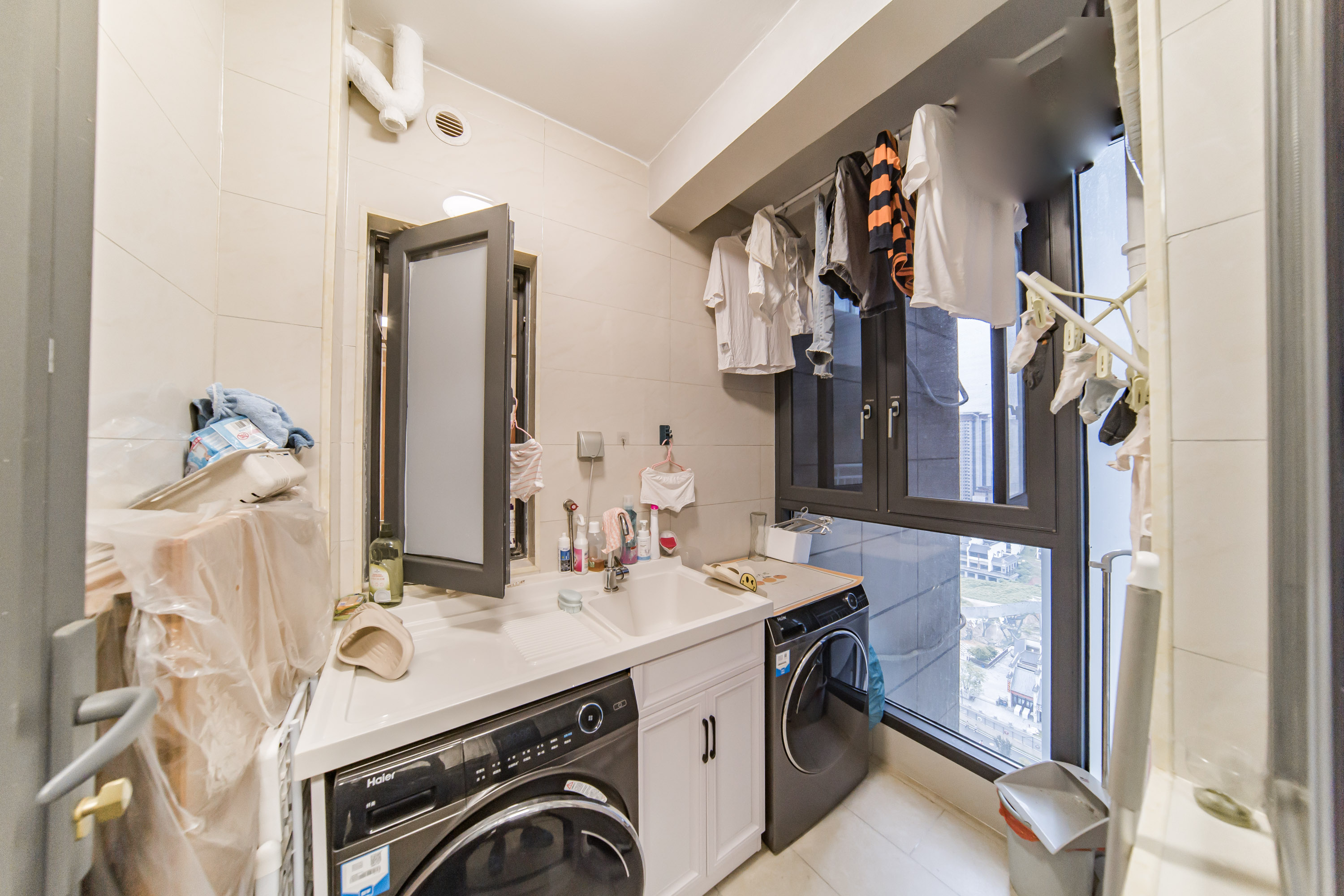 恒大文化旅游城A区  3室2厅1卫    125.0万阳台