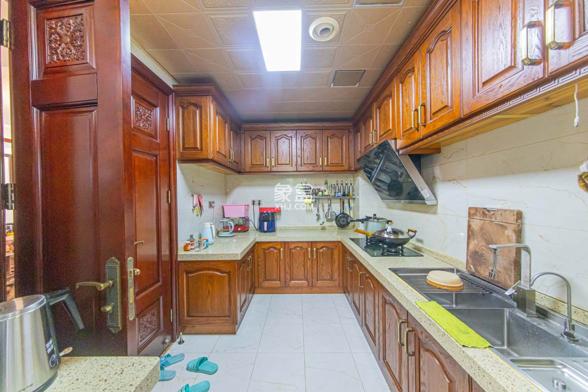 中建芙蓉和苑  4室2厅2卫    364.0万 中建芙蓉和苑  4室2厅2卫    364.0万厨房