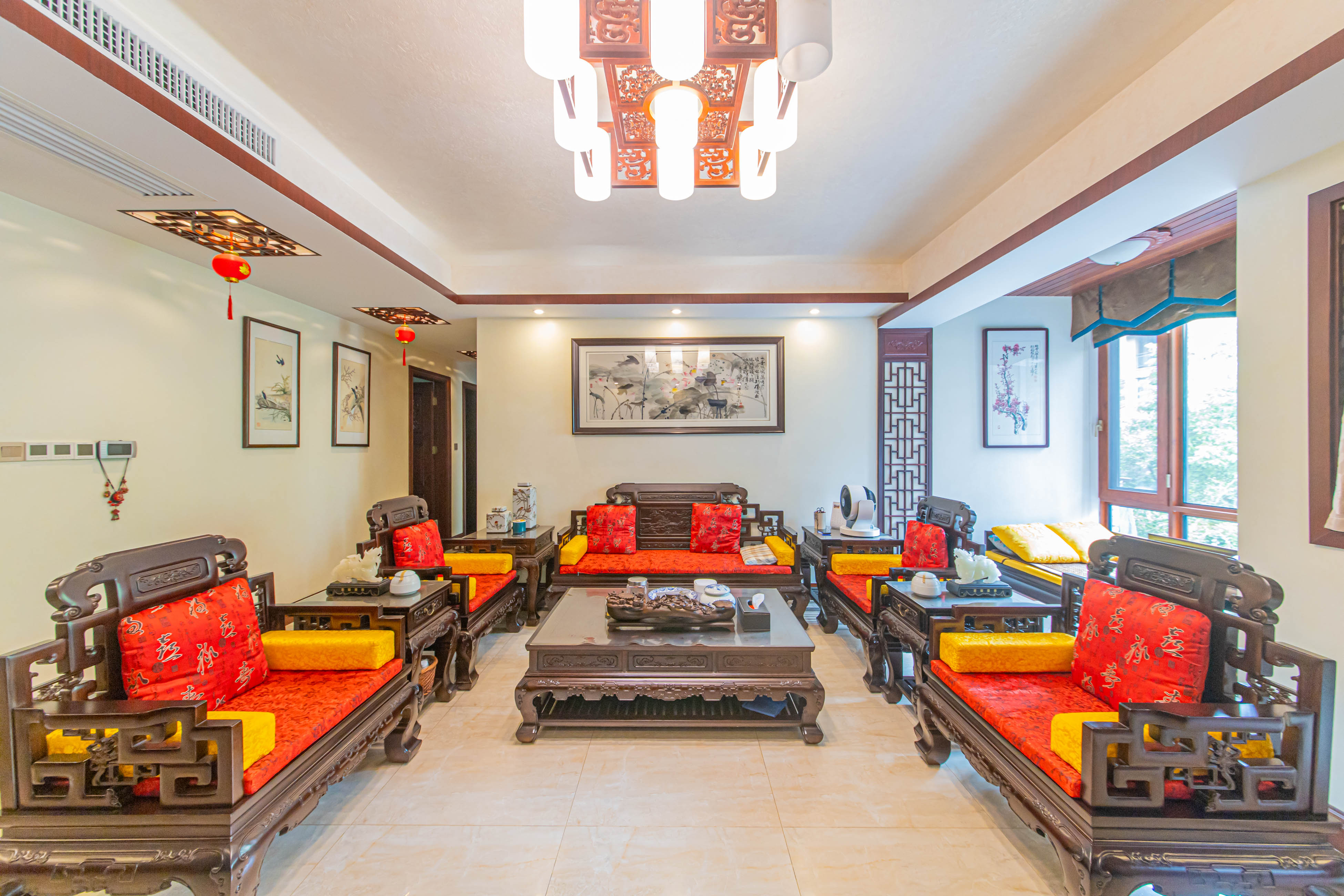 中建芙蓉和苑  4室2厅2卫    364.0万 中建芙蓉和苑  4室2厅2卫    364.0万客厅