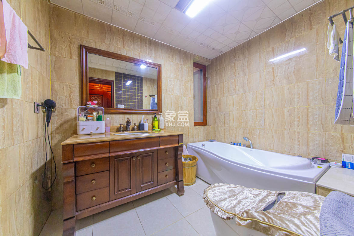 中建芙蓉和苑  4室2厅2卫    364.0万 中建芙蓉和苑  4室2厅2卫    364.0万卫生间