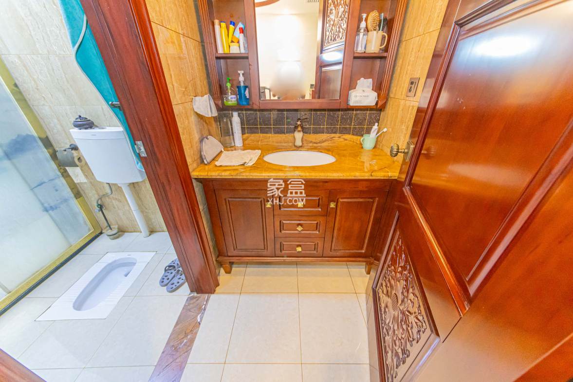 中建芙蓉和苑  4室2厅2卫    364.0万 中建芙蓉和苑  4室2厅2卫    364.0万卫生间