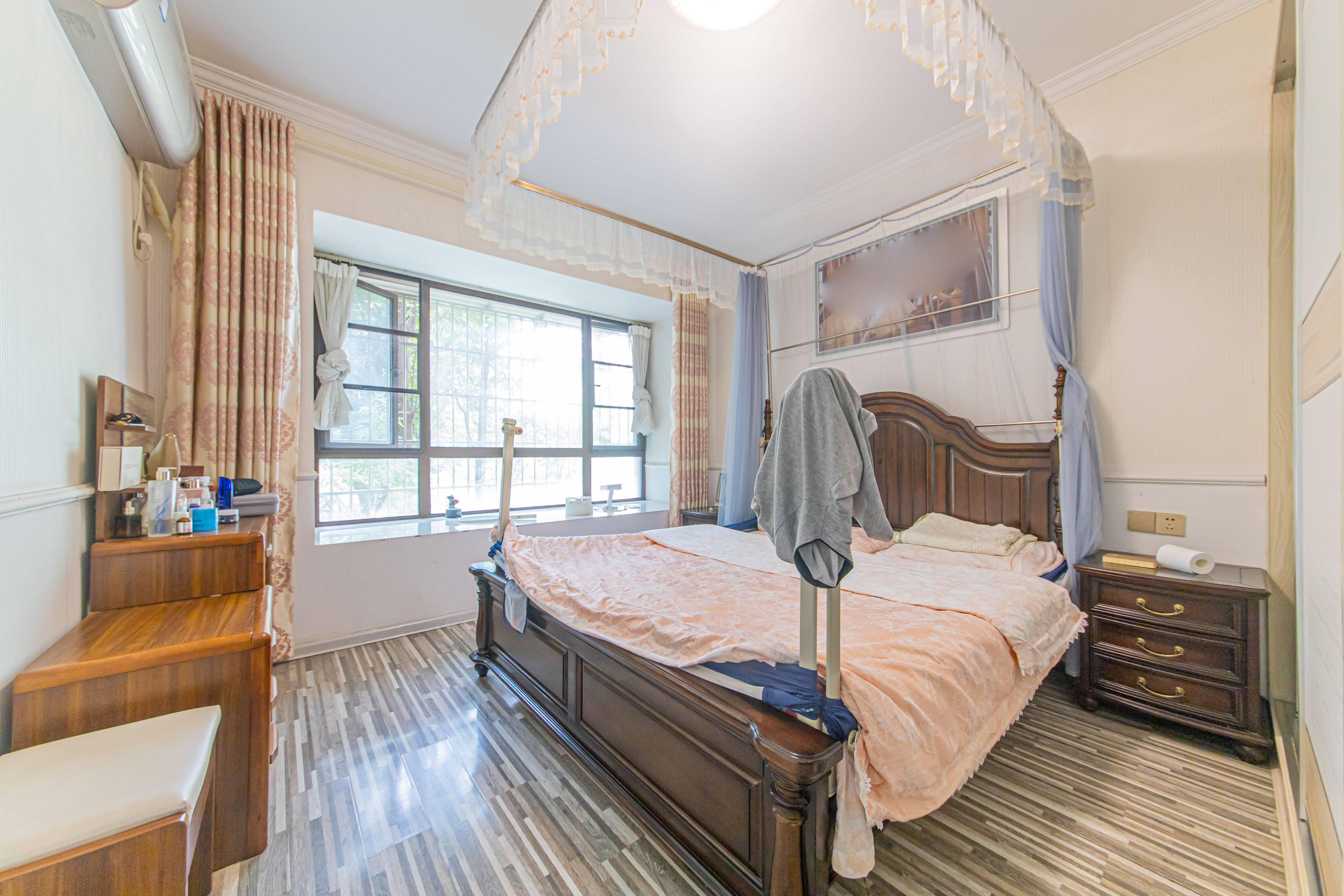 金房奥斯卡  4室2厅1卫    90.0万 金房奥斯卡  4室2厅1卫    90.0万卧室