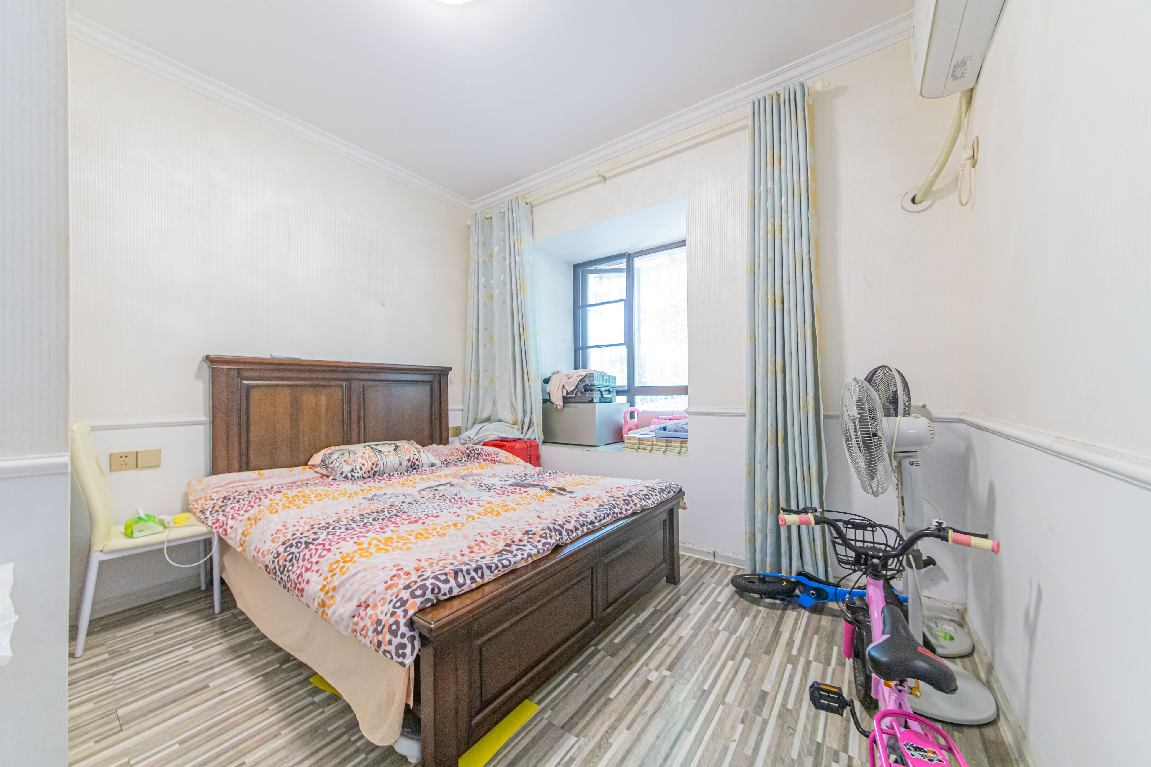 金房奥斯卡  4室2厅1卫    90.0万 金房奥斯卡  4室2厅1卫    90.0万卧室