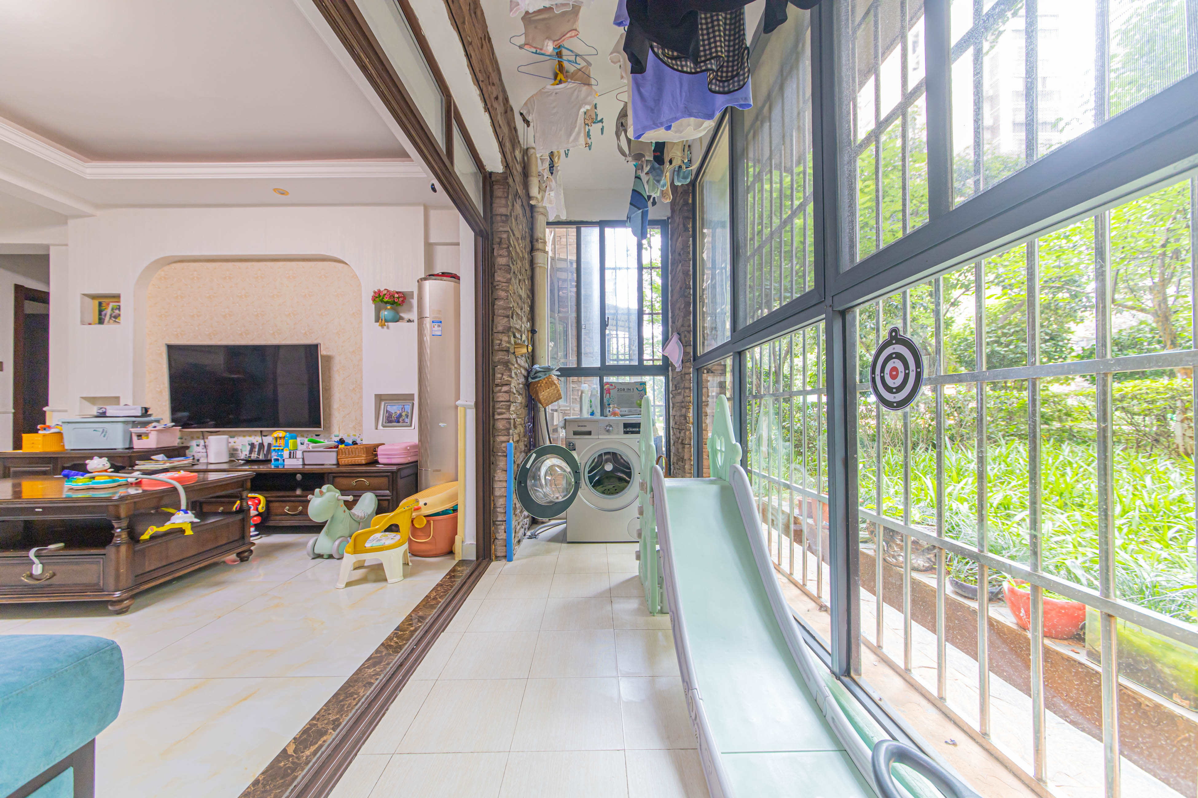 金房奥斯卡  4室2厅1卫    90.0万 金房奥斯卡  4室2厅1卫    90.0万阳台