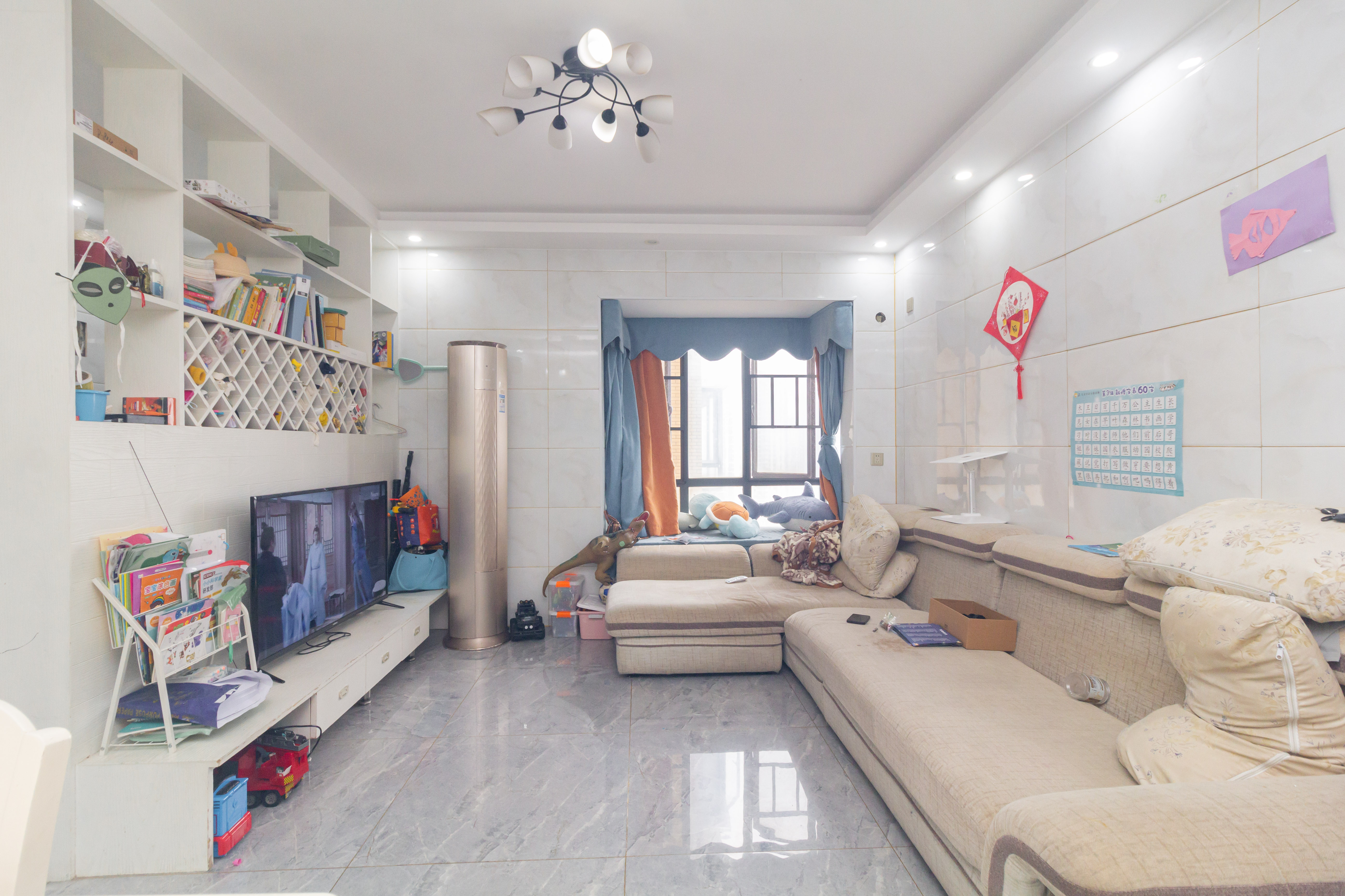 中国铁建国际城一期  3室2厅1卫    51.8万 中国铁建国际城一期  3室2厅1卫    51.8万客厅