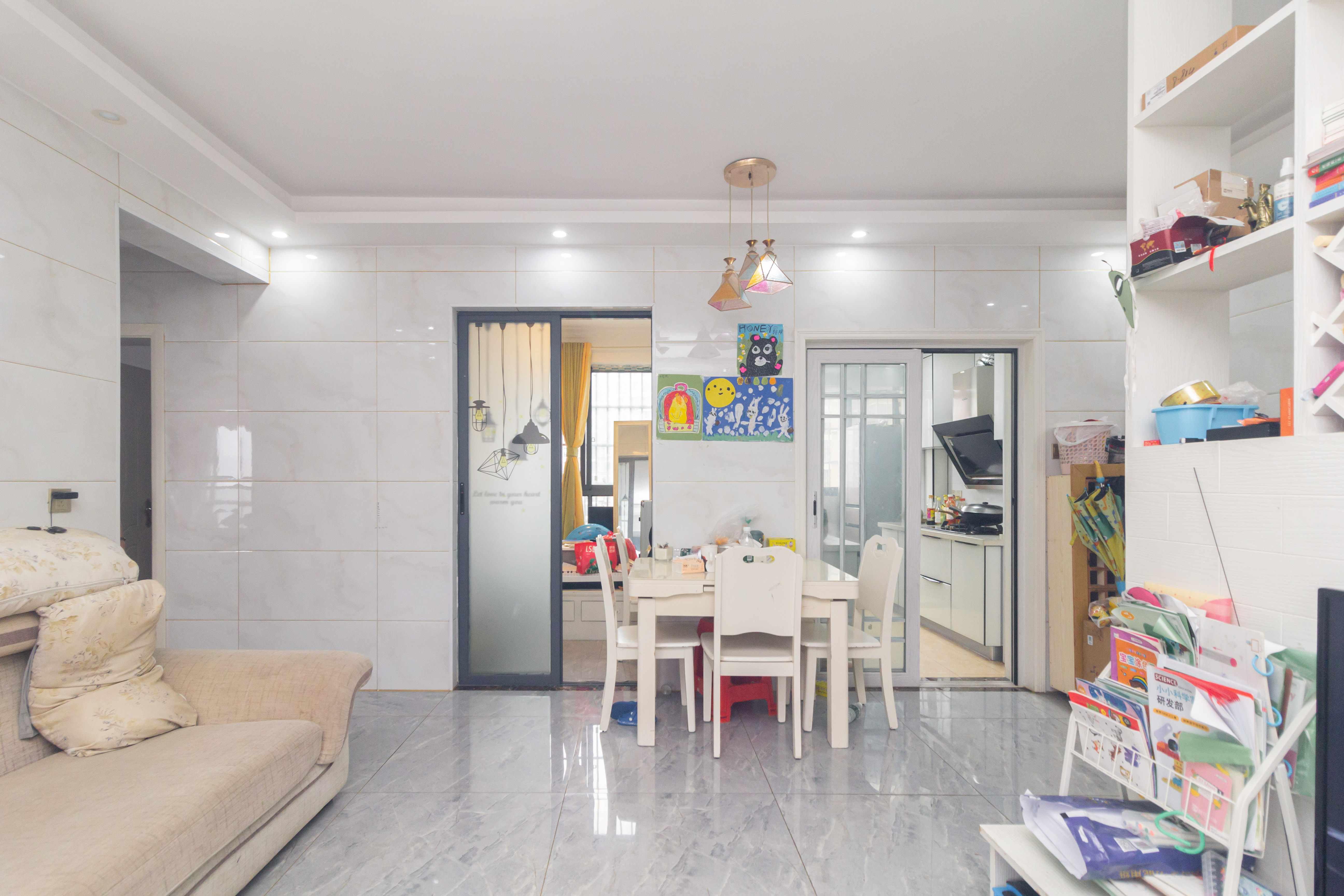 中国铁建国际城一期  3室2厅1卫    51.8万 中国铁建国际城一期  3室2厅1卫    51.8万客厅