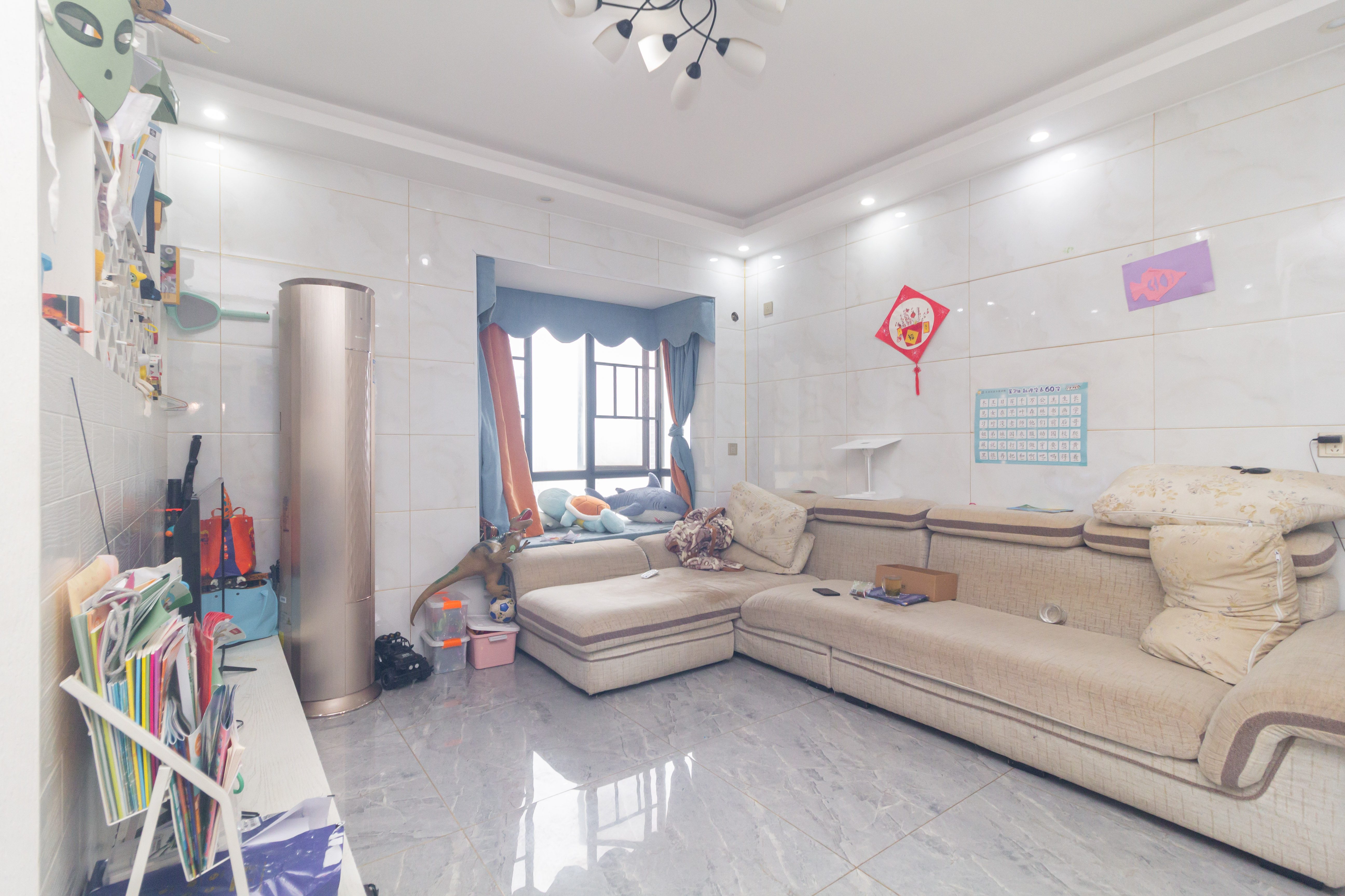 中国铁建国际城一期  3室2厅1卫    51.8万 中国铁建国际城一期  3室2厅1卫    51.8万客厅