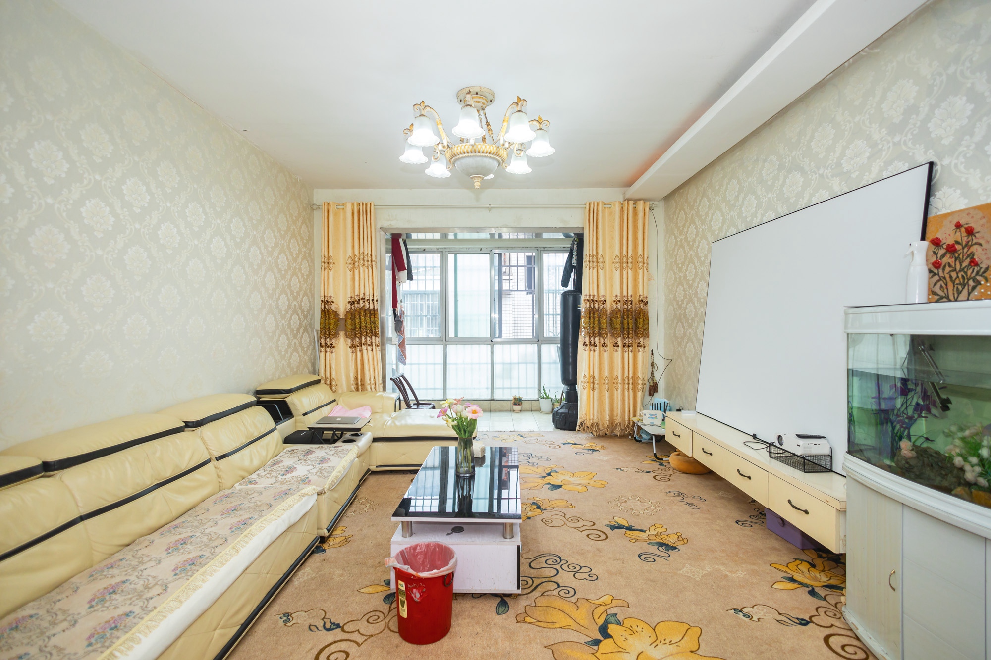 湘绣城  3室2厅1卫    49.9万 湘绣城  3室2厅1卫    49.9万客厅