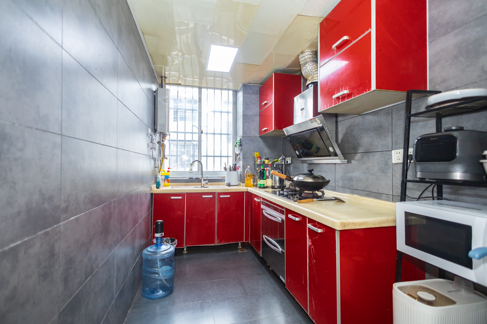 湘绣城  3室2厅1卫    49.9万 湘绣城  3室2厅1卫    49.9万厨房