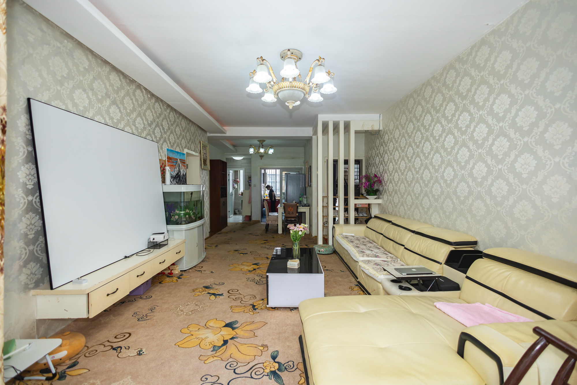 湘绣城  3室2厅1卫    49.9万 湘绣城  3室2厅1卫    49.9万客厅