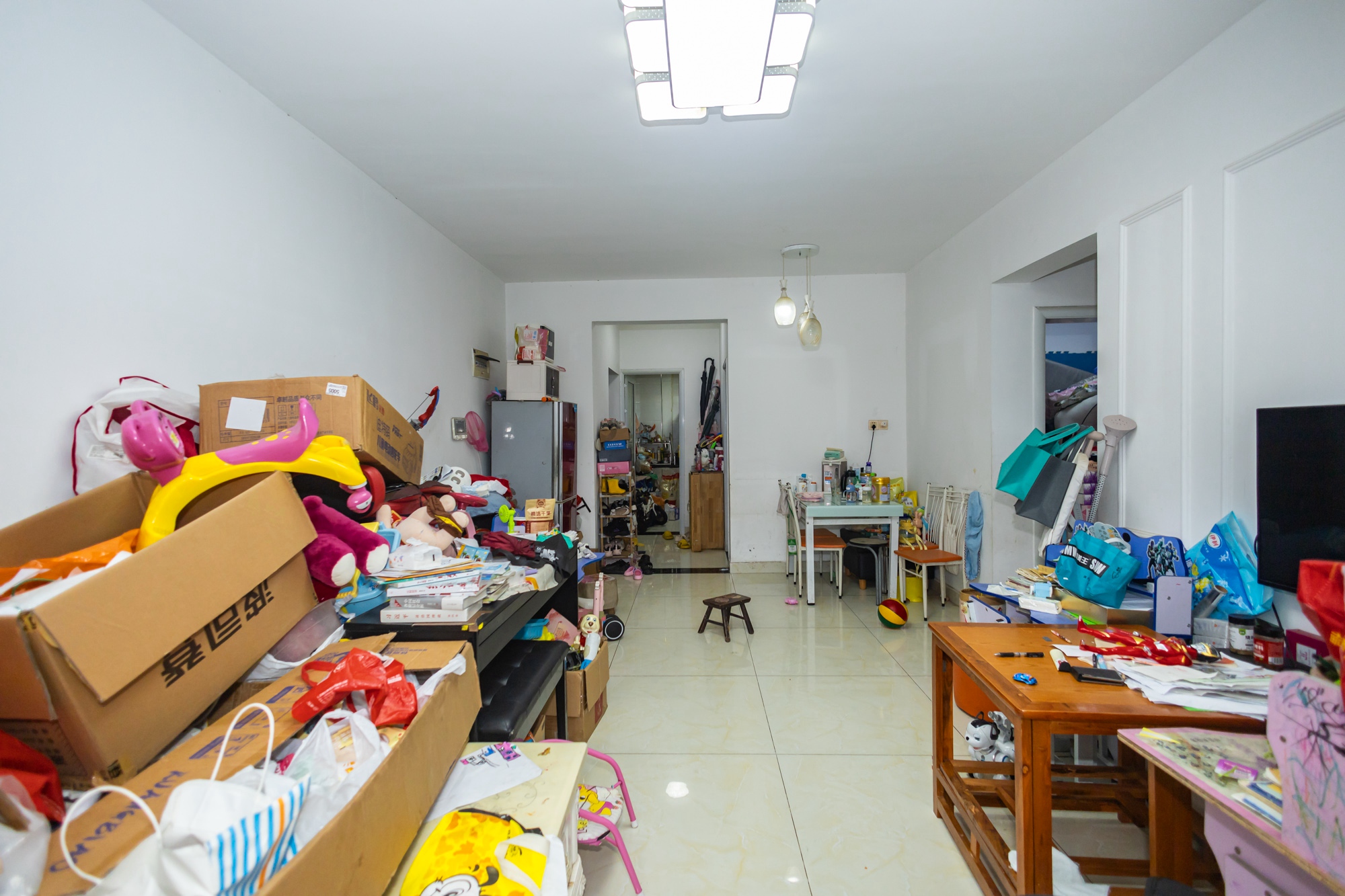 泊林晶城  3室2厅1卫   65.00万客厅