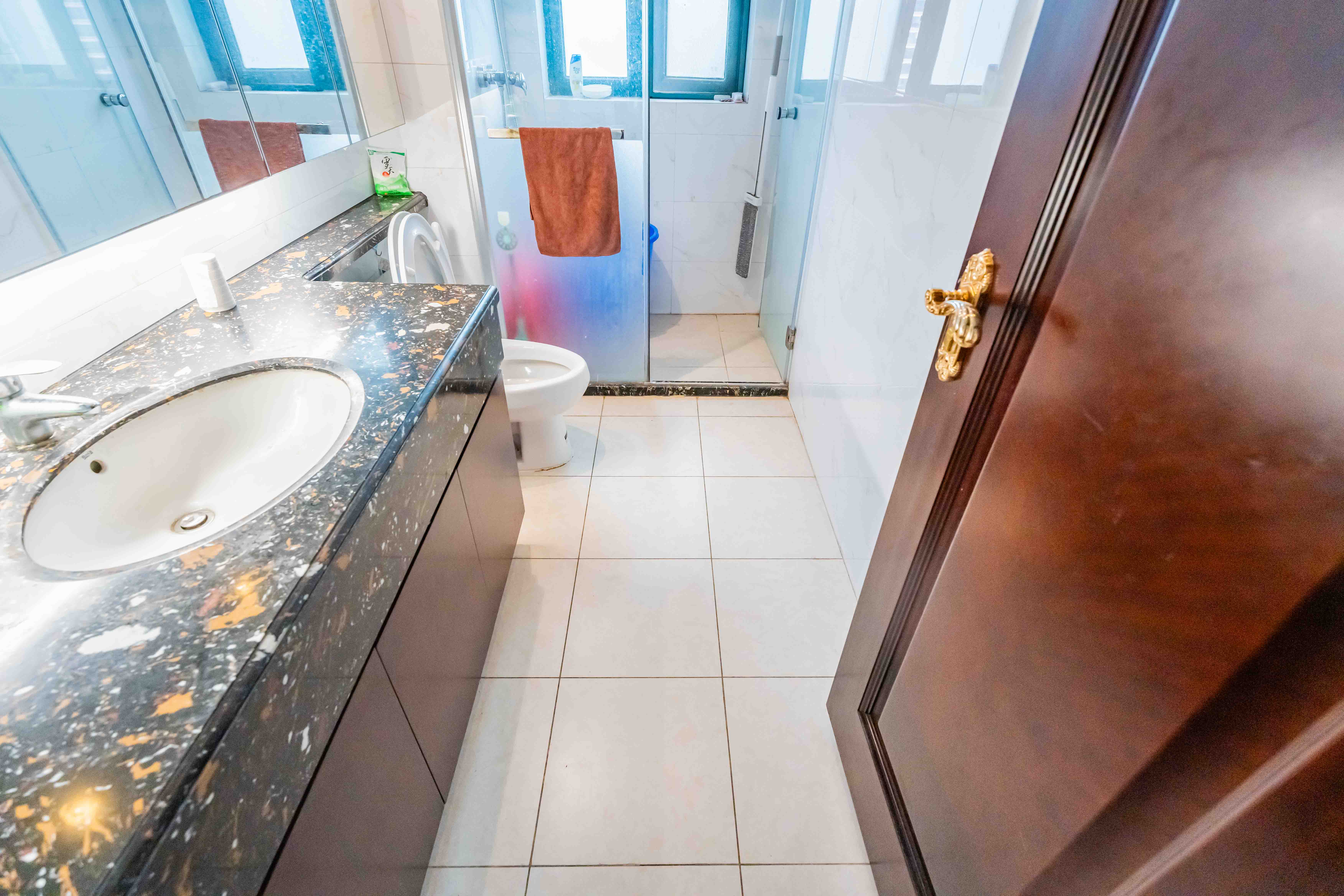 恒大雅苑  3室2厅2卫    135.0万 恒大雅苑  3室2厅2卫    135.0万卫生间