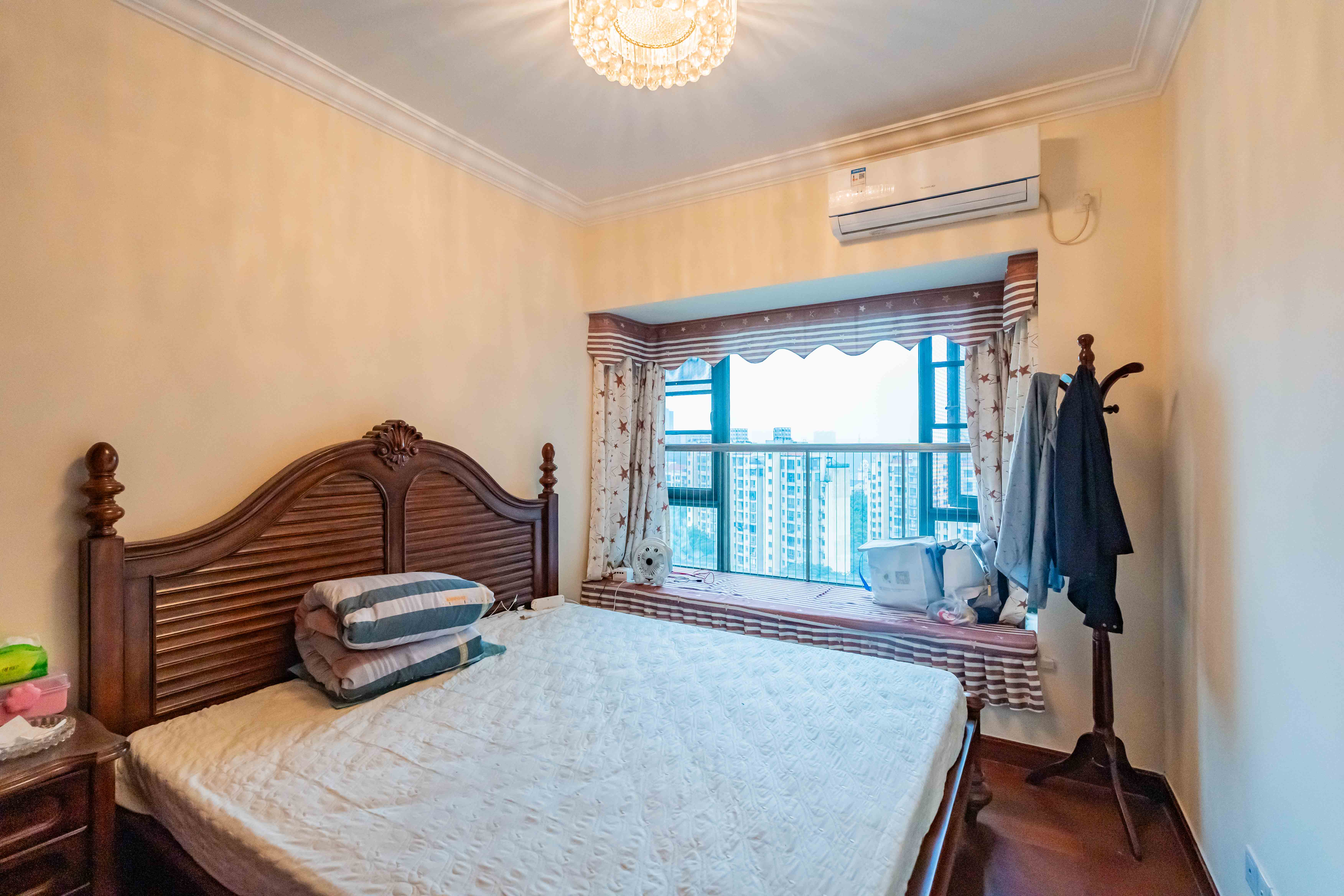 恒大雅苑  3室2厅2卫    135.0万 恒大雅苑  3室2厅2卫    135.0万卧室