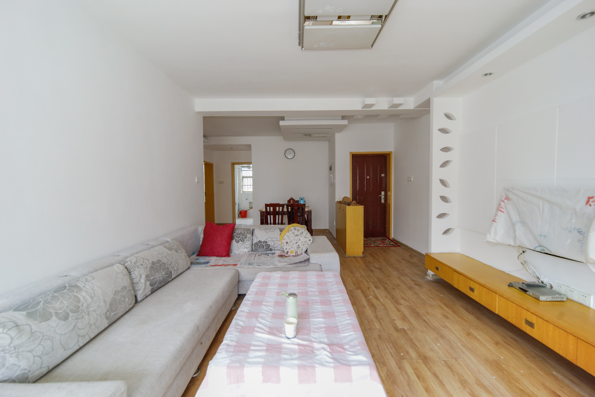 山水庭院 3室2厅2卫 58.0万 山水庭院 3室2厅2卫 58.0万客厅