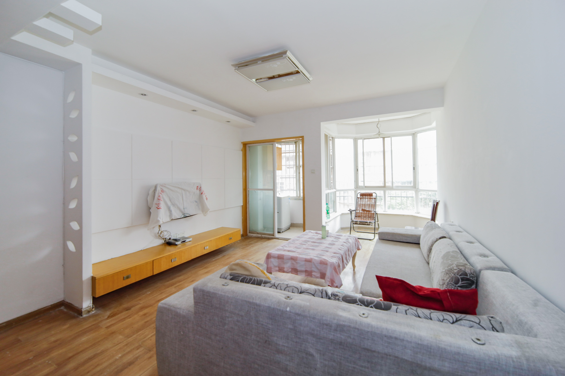 山水庭院 3室2厅2卫 58.0万 山水庭院 3室2厅2卫 58.0万客厅