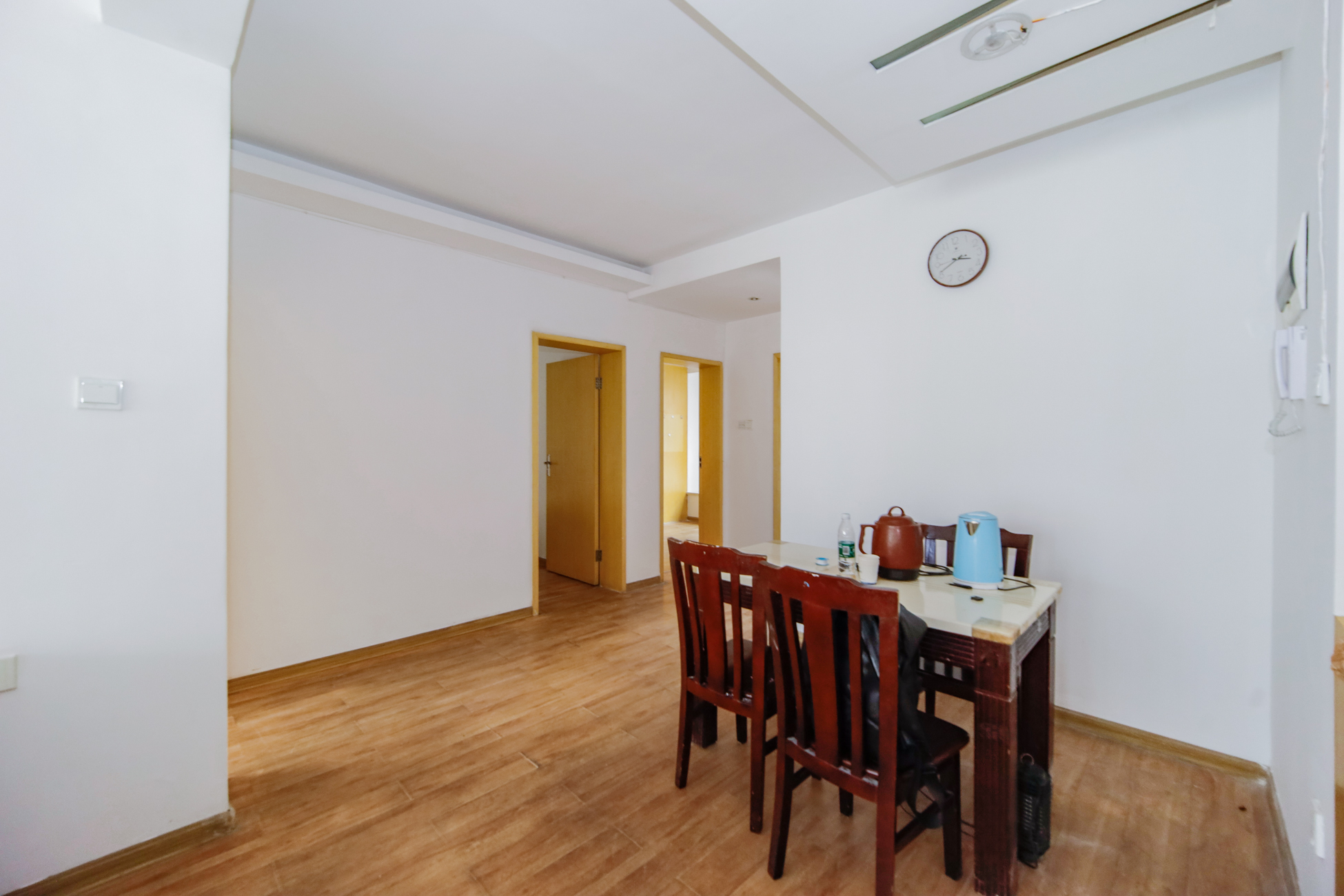 山水庭院 3室2厅2卫 58.0万 山水庭院 3室2厅2卫 58.0万客厅