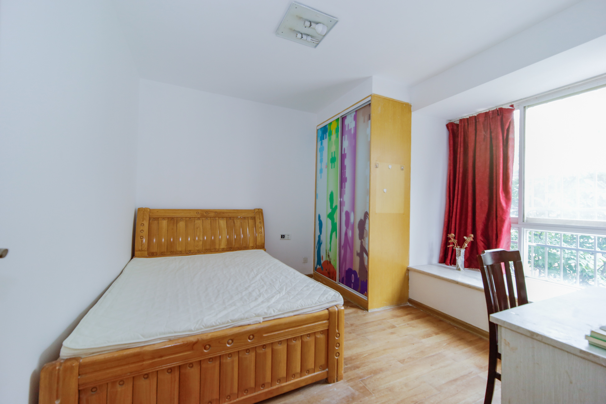 山水庭院 3室2厅2卫 58.0万 山水庭院 3室2厅2卫 58.0万卧室