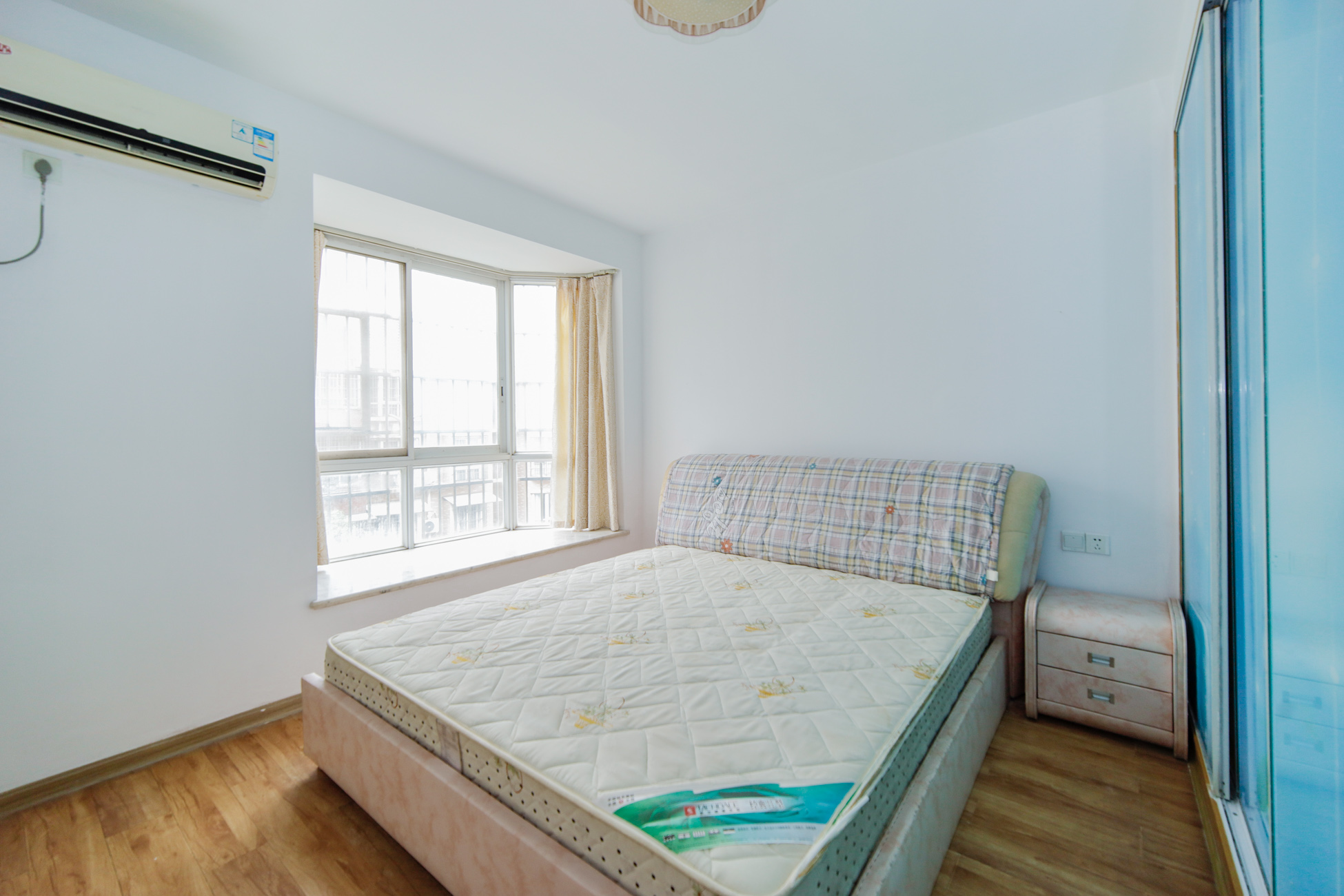 山水庭院 3室2厅2卫 58.0万 山水庭院 3室2厅2卫 58.0万卧室