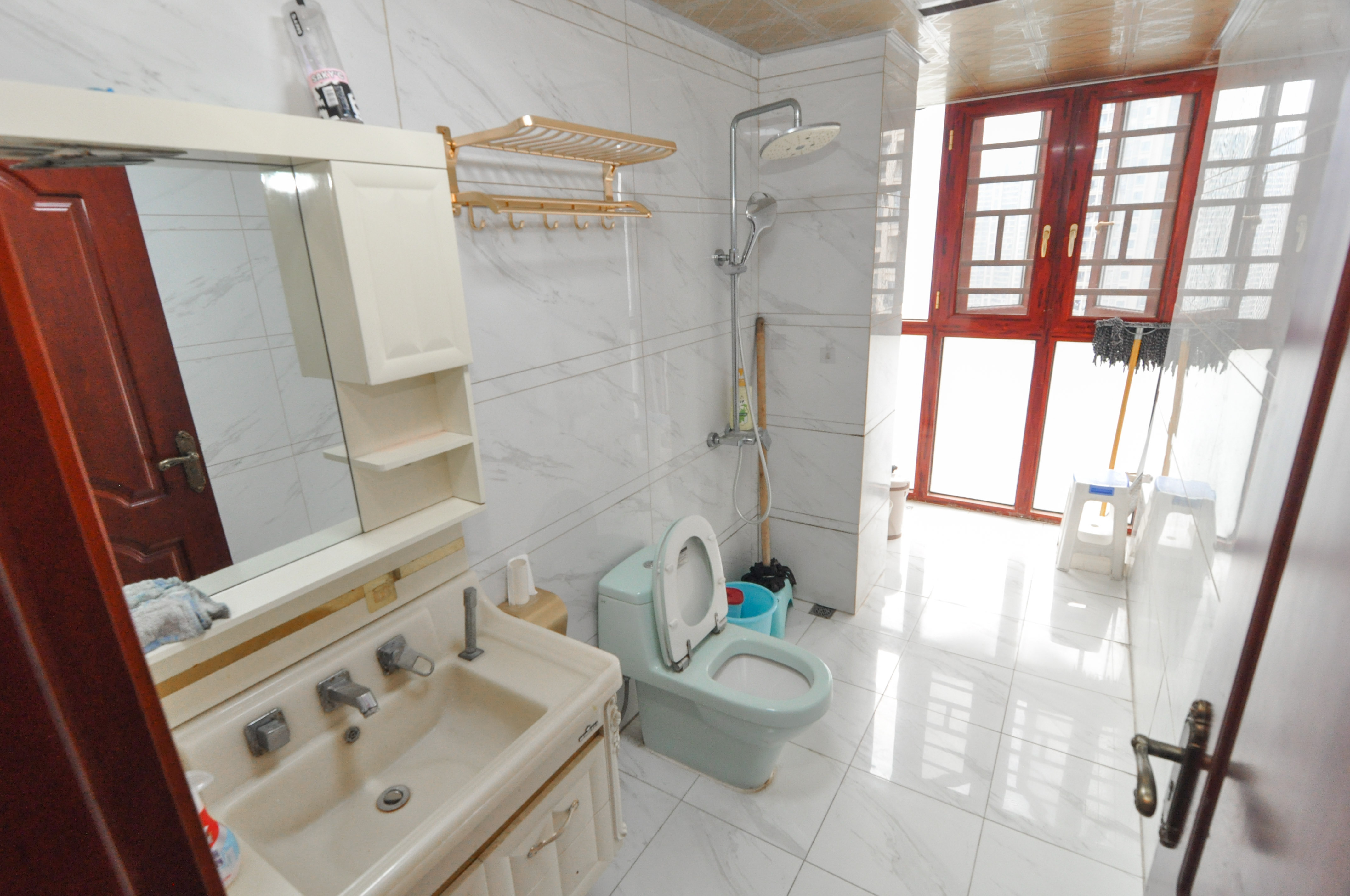 中建梅溪湖中心  4室2厅3卫   399.00万卫生间