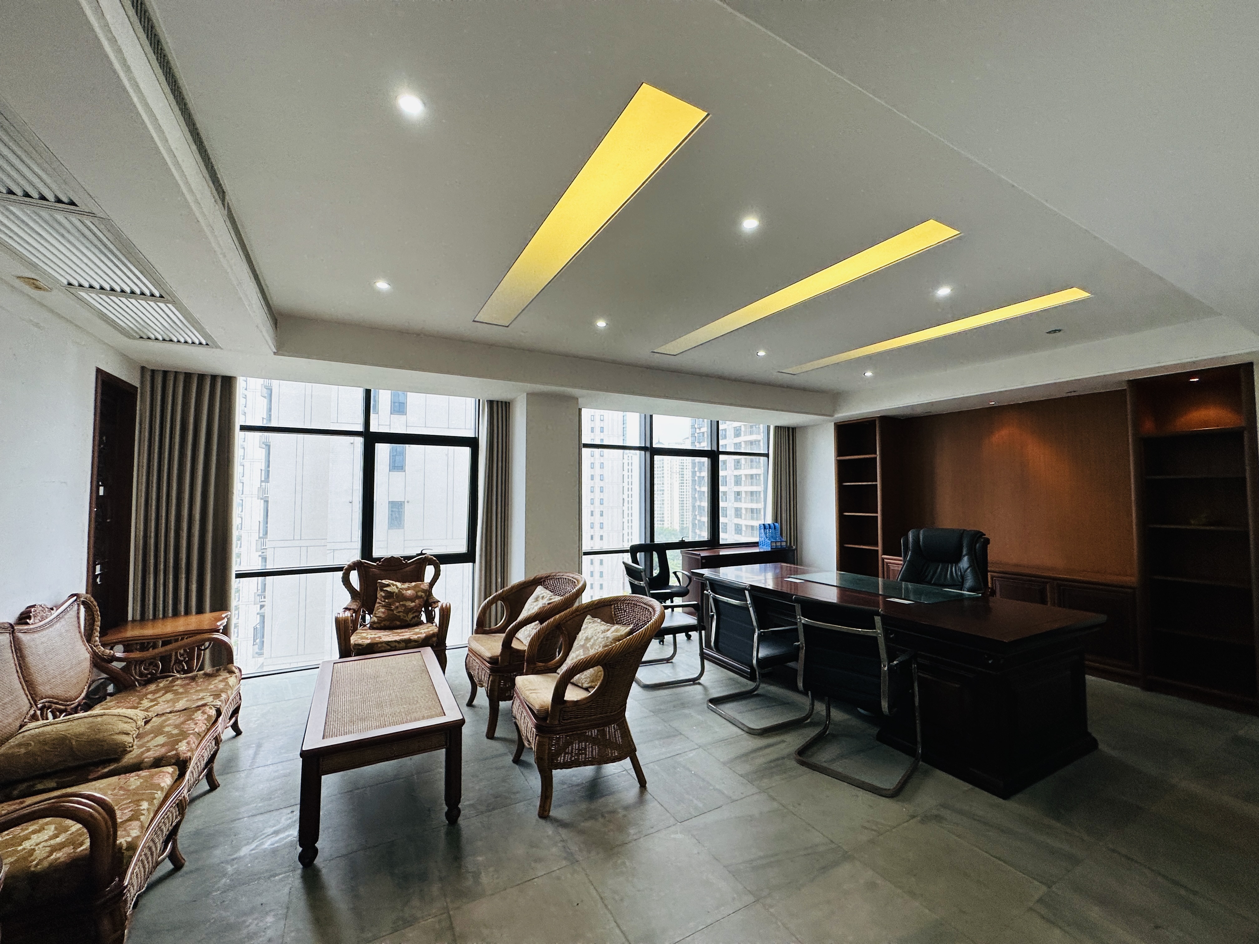 紫荆信息公寓 8室3厅1卫 705.0万 紫荆信息公寓 8室3厅1卫 705.0万客厅