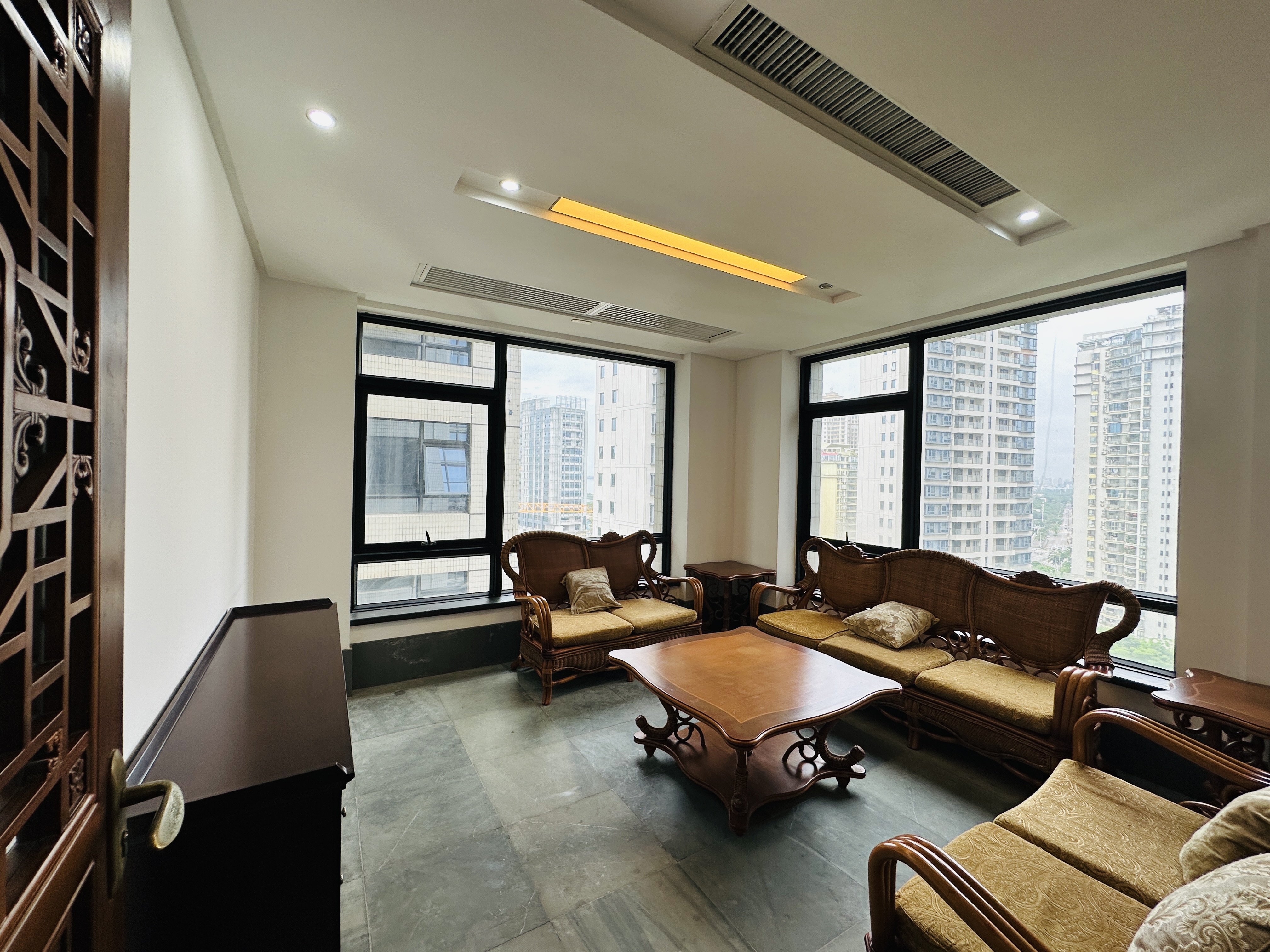 紫荆信息公寓 8室3厅1卫 705.0万 紫荆信息公寓 8室3厅1卫 705.0万客厅