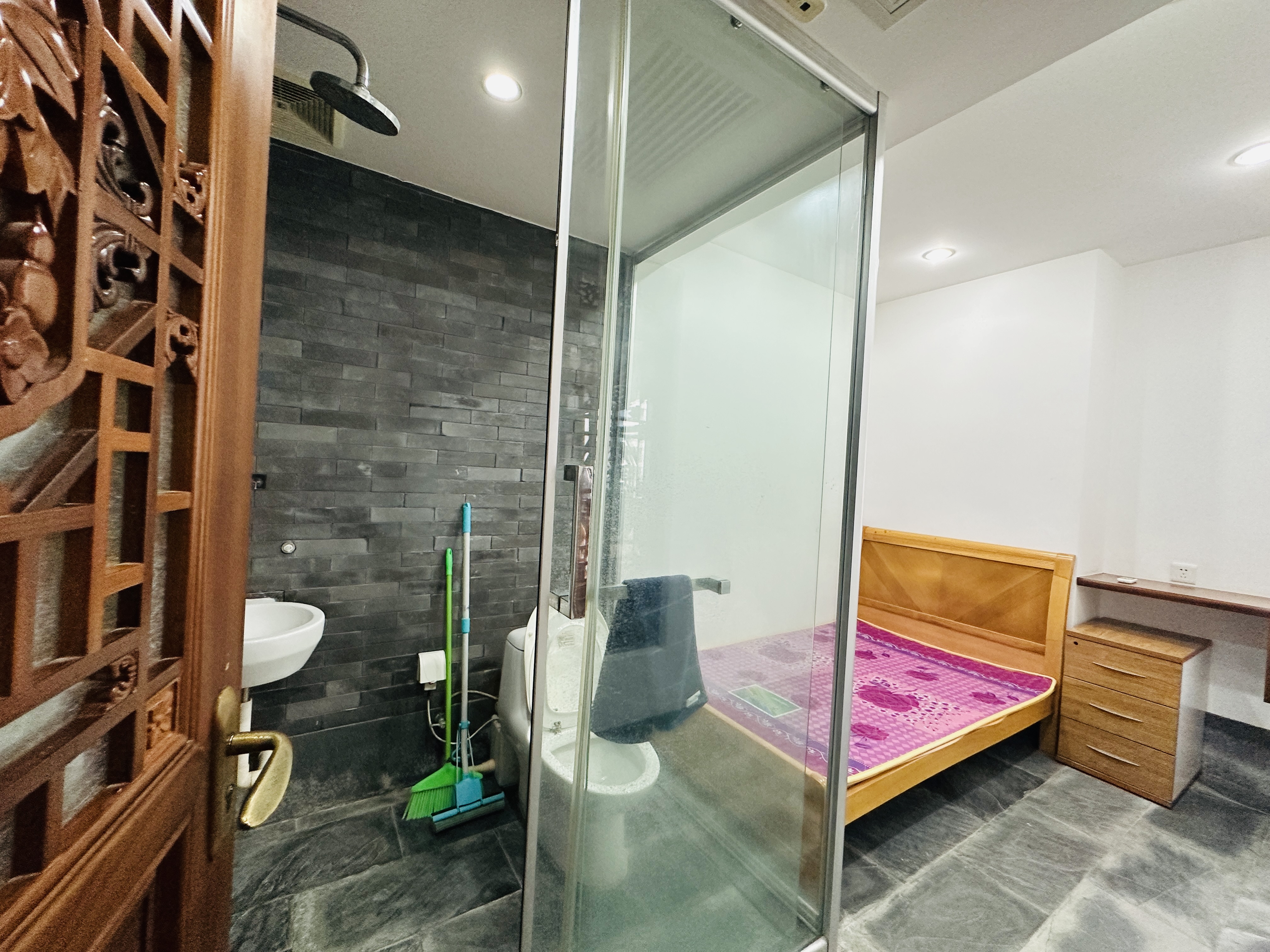 紫荆信息公寓 8室3厅1卫 705.0万 紫荆信息公寓 8室3厅1卫 705.0万卫生间