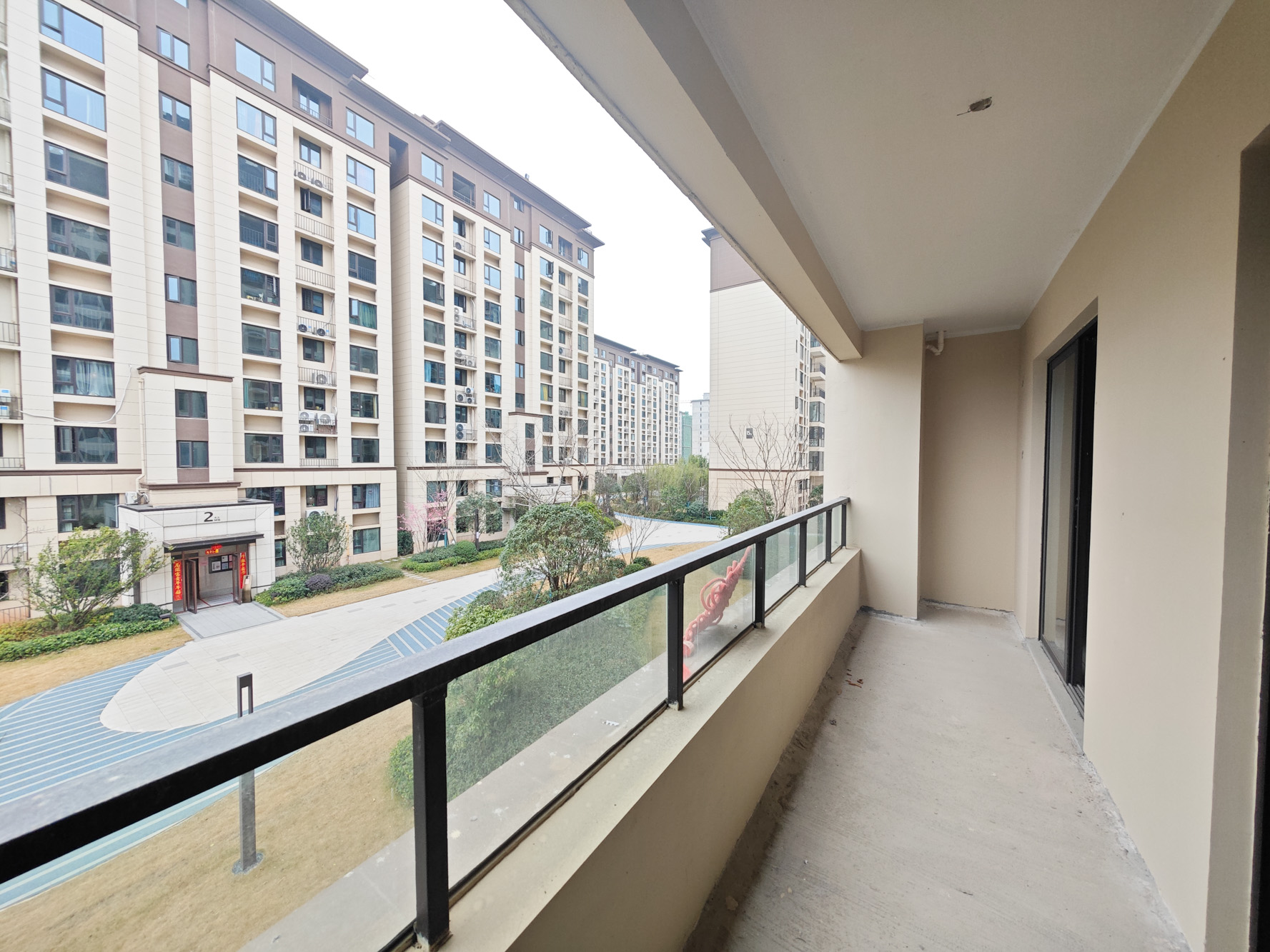 远洋红星天铂一期  4室2厅2卫    129.0万 远洋红星天铂一期  4室2厅2卫    129.0万阳台