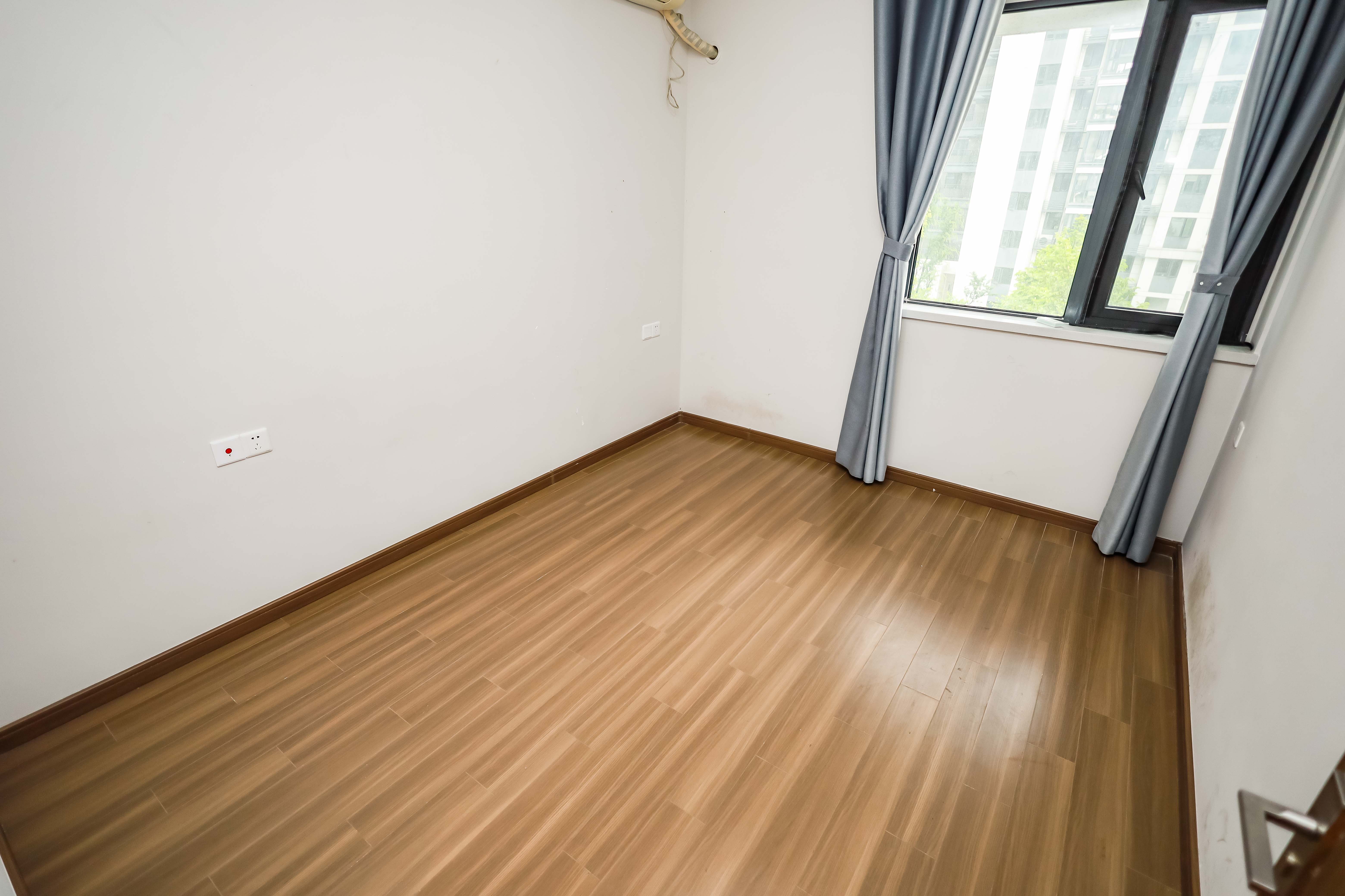 保利恒伟时光印象  4室2厅2卫   153.00万卧室
