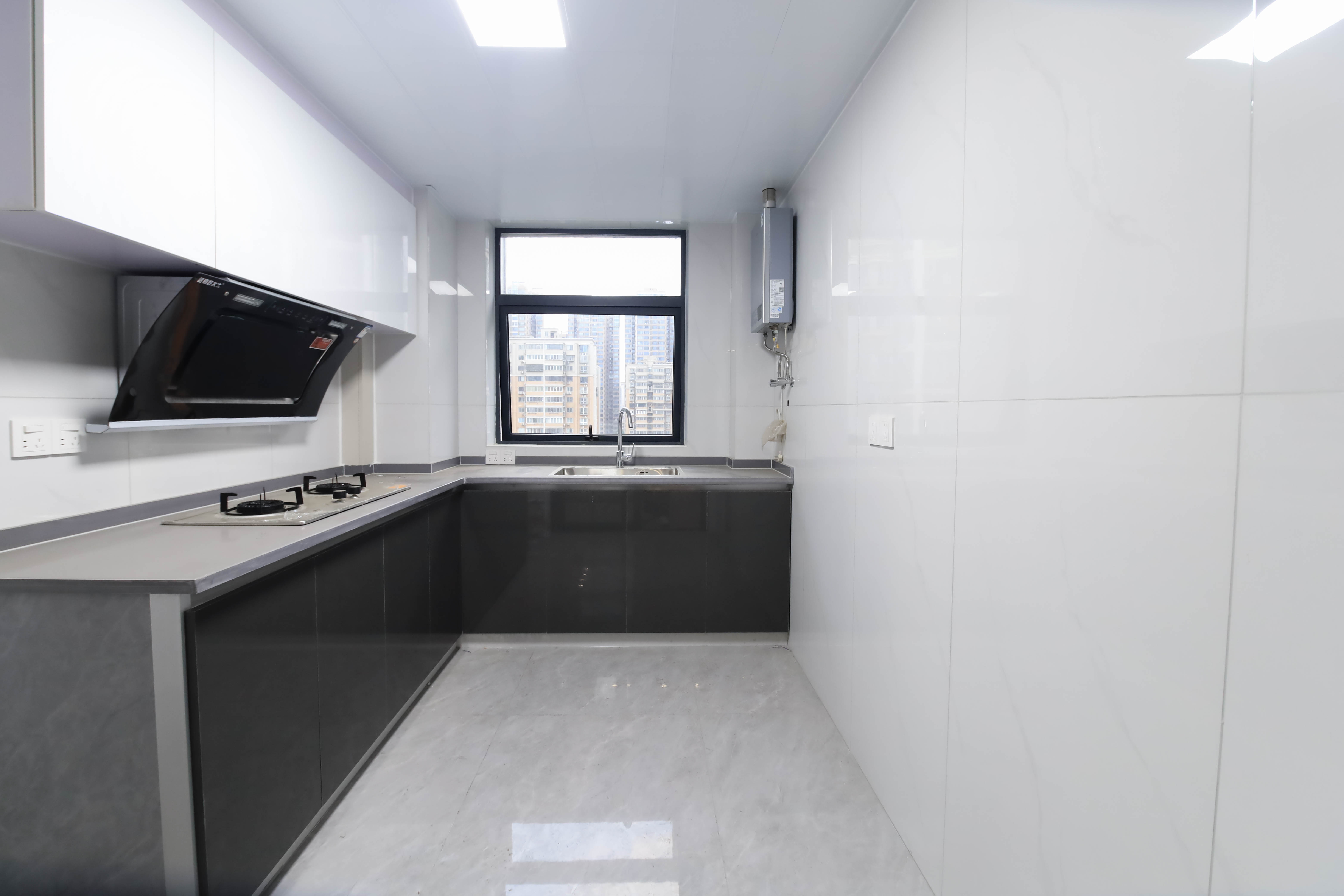 泰禹家园(彩云之翼家园一期、二期、三期) 4室2厅2卫 135.0万 泰禹家园(彩云之翼家园一期、二期、三期) 4室2厅2卫 135.0万厨房