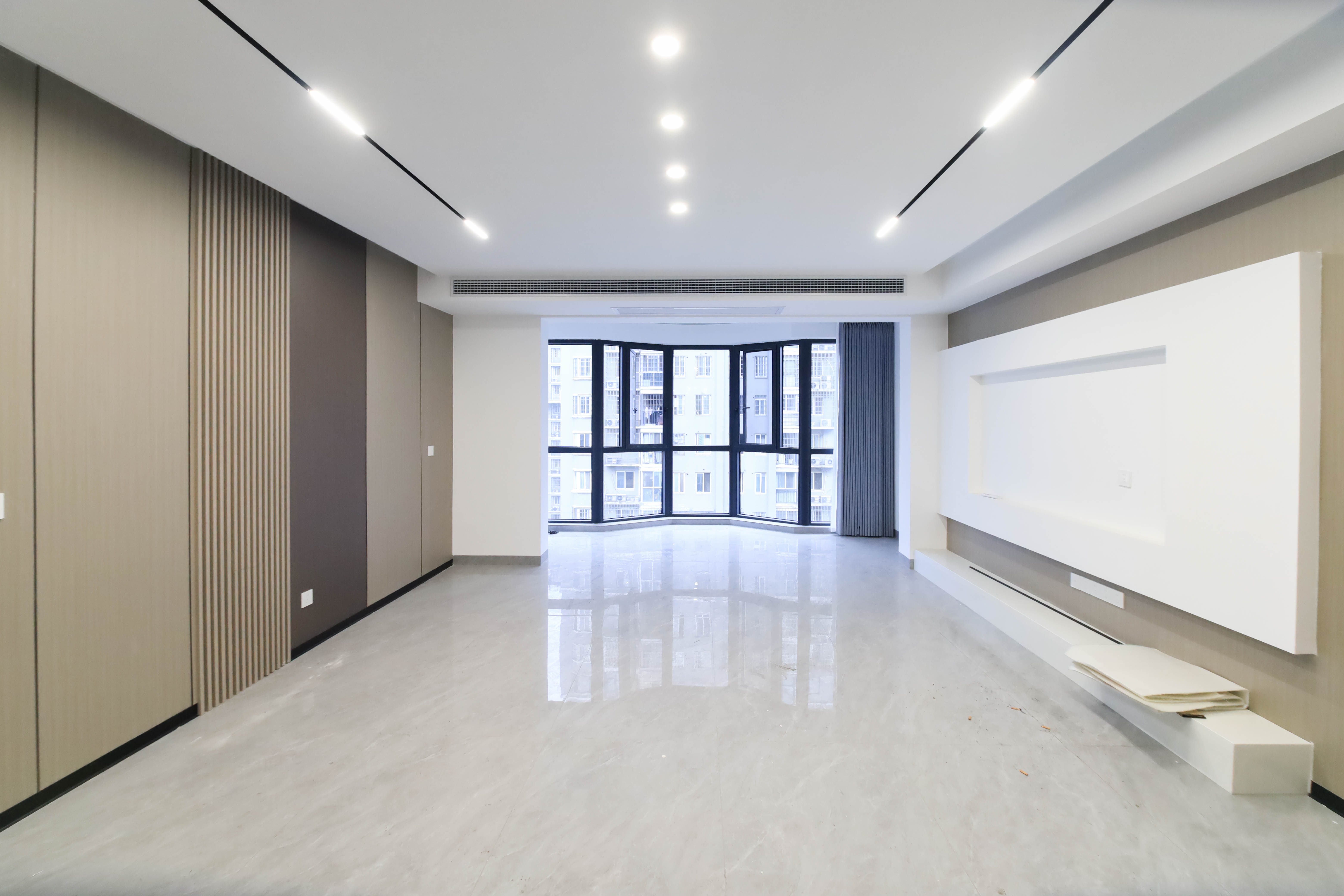 泰禹家园(彩云之翼家园一期、二期、三期) 4室2厅2卫 135.0万 泰禹家园(彩云之翼家园一期、二期、三期) 4室2厅2卫 135.0万客厅