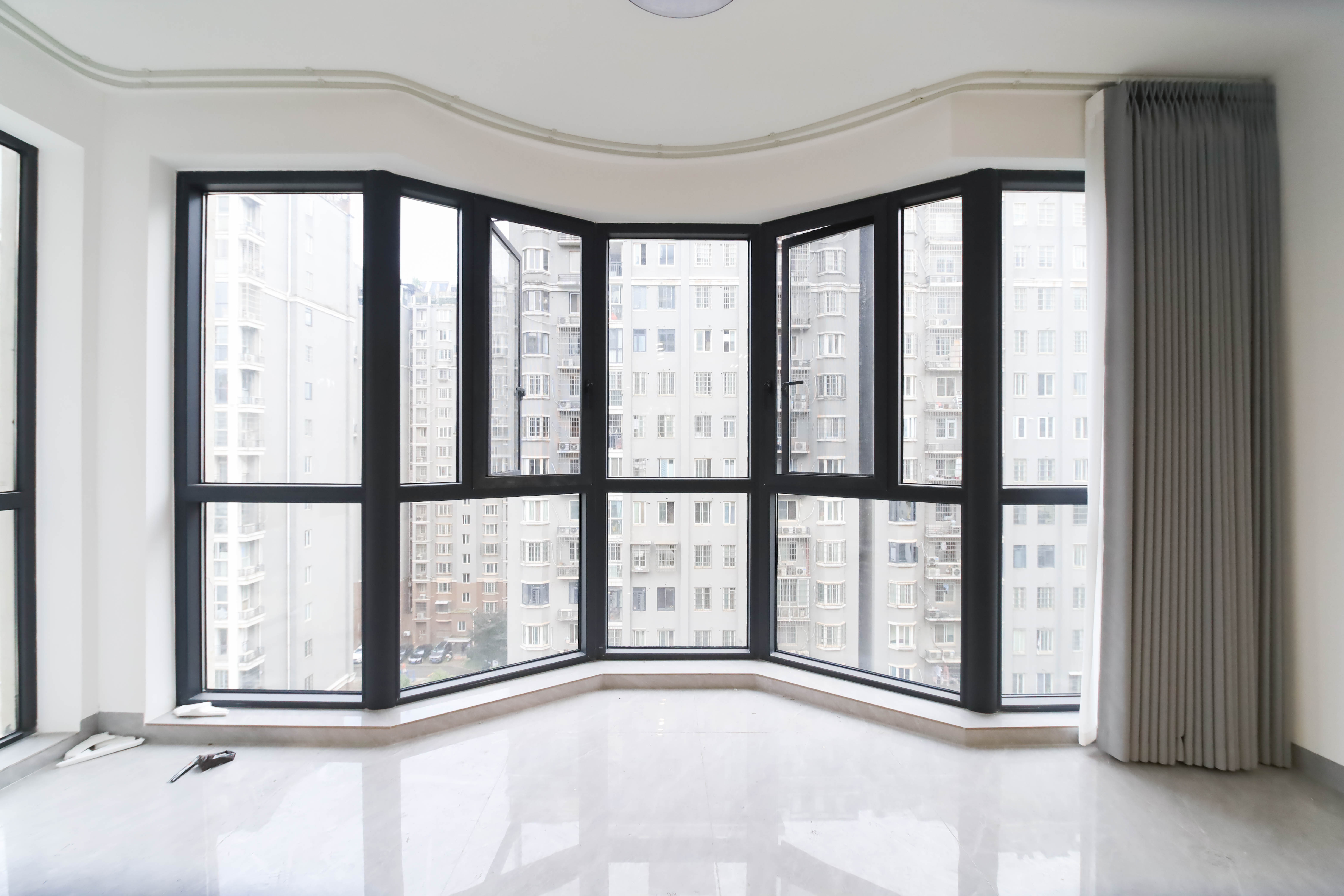 泰禹家园(彩云之翼家园一期、二期、三期) 4室2厅2卫 135.0万 泰禹家园(彩云之翼家园一期、二期、三期) 4室2厅2卫 135.0万阳台