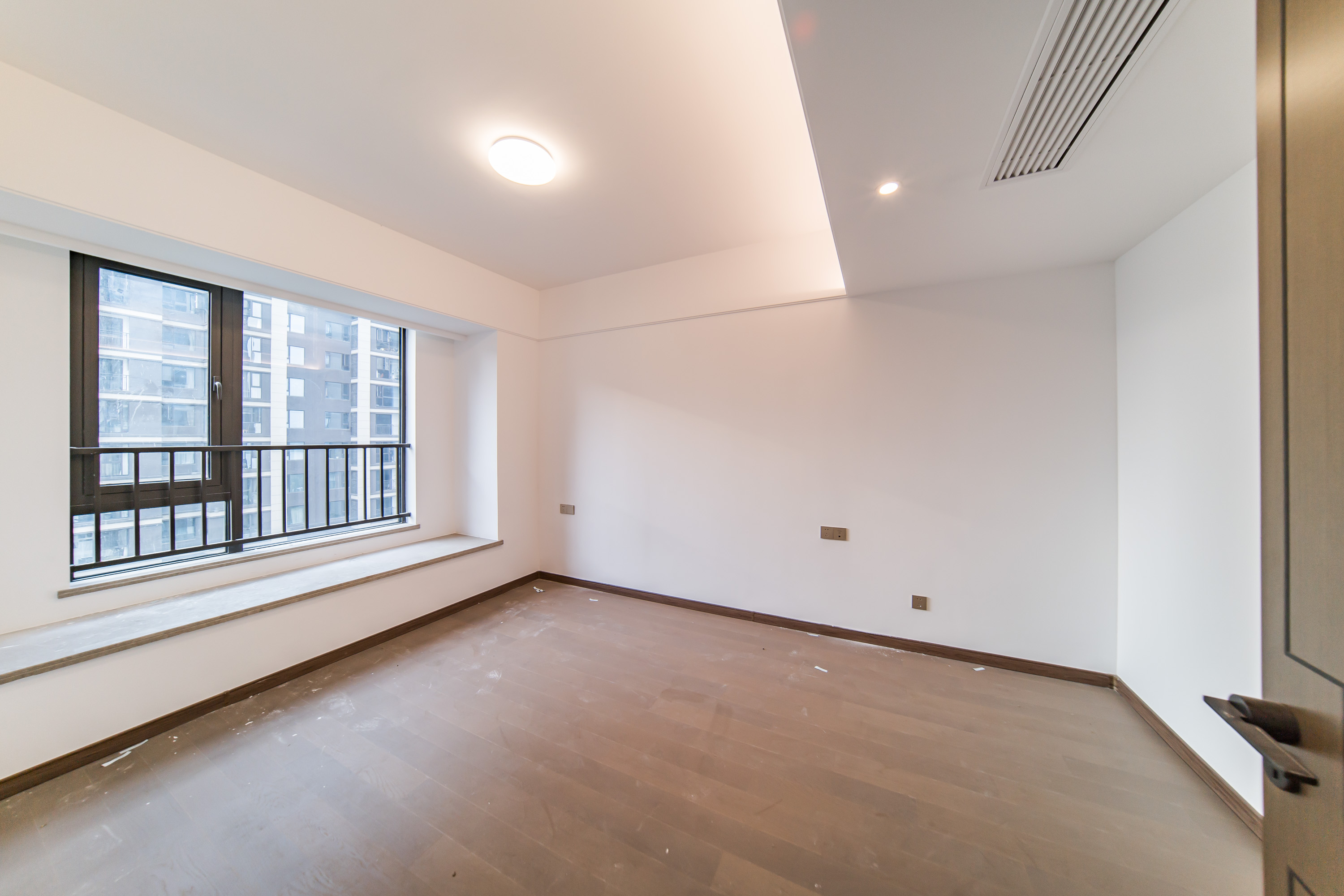 建发电建江山悦  4室2厅4卫   548.00万卧室