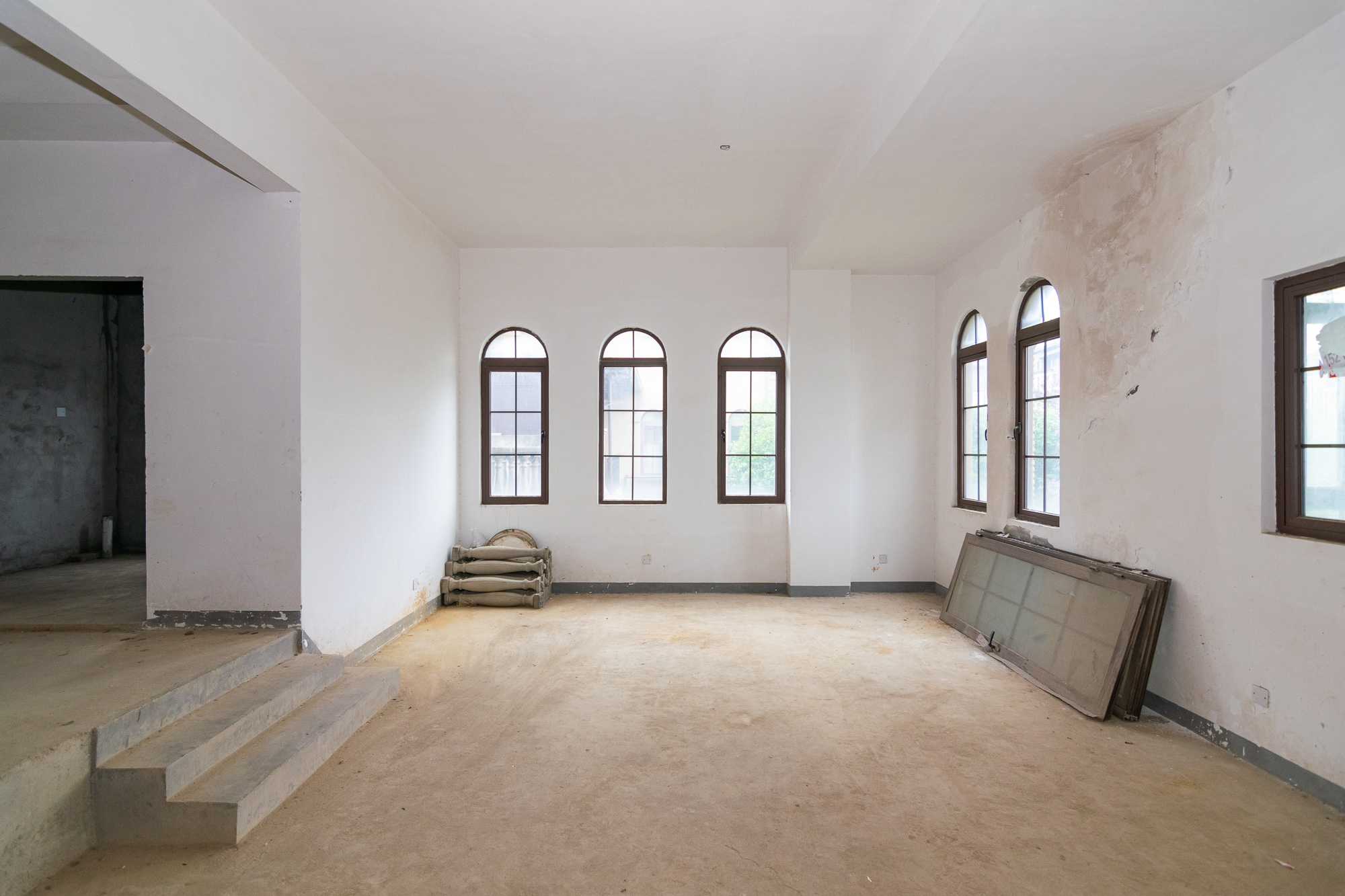 金地三千府(金地湖山樾、金地自在城)  8室3厅4卫    580.0万 金地三千府(金地湖山樾、金地自在城)  8室3厅4卫    580.0万客厅