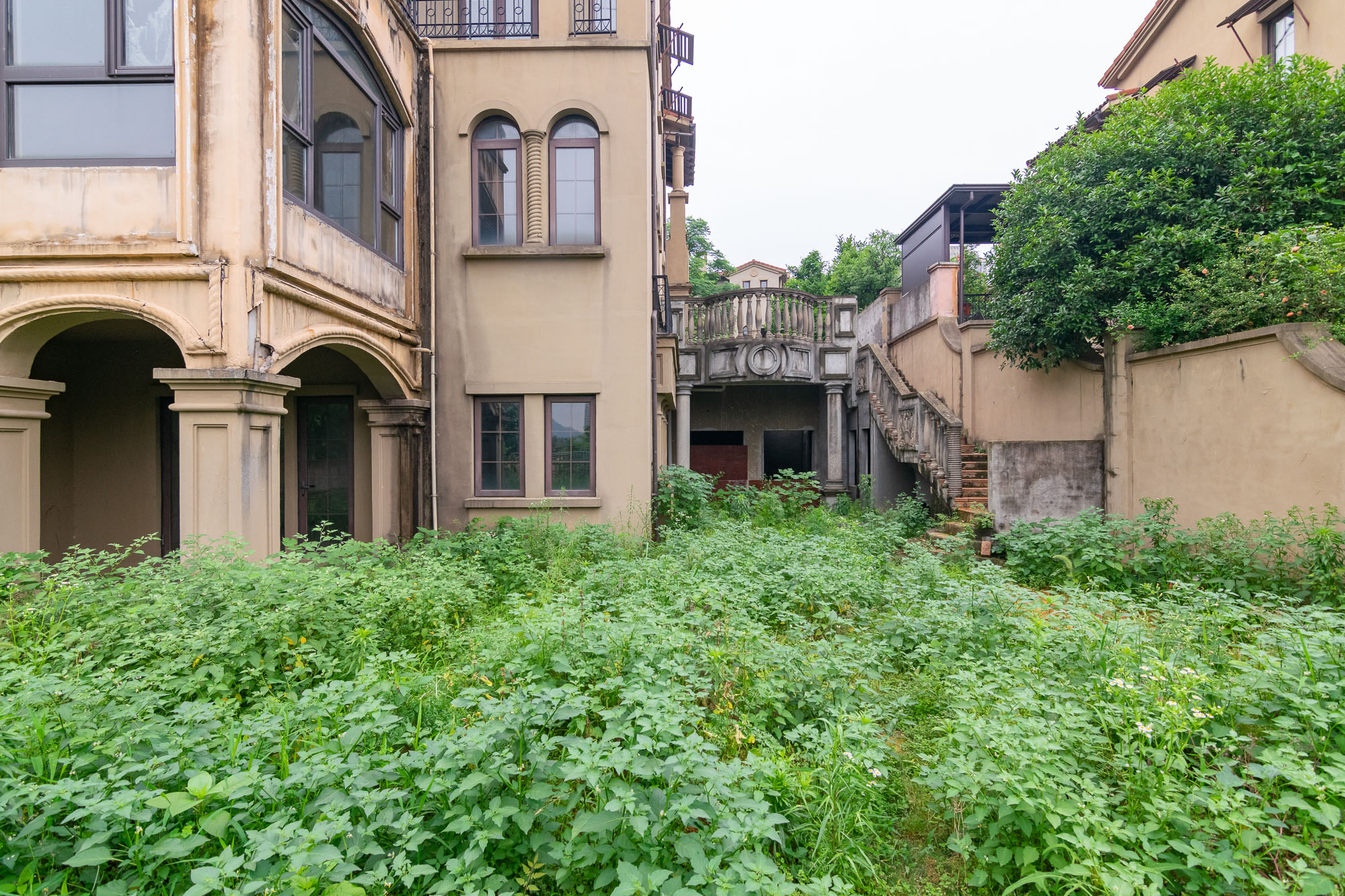 金地三千府(金地湖山樾、金地自在城)  8室3厅4卫    580.0万 金地三千府(金地湖山樾、金地自在城)  8室3厅4卫    580.0万其他