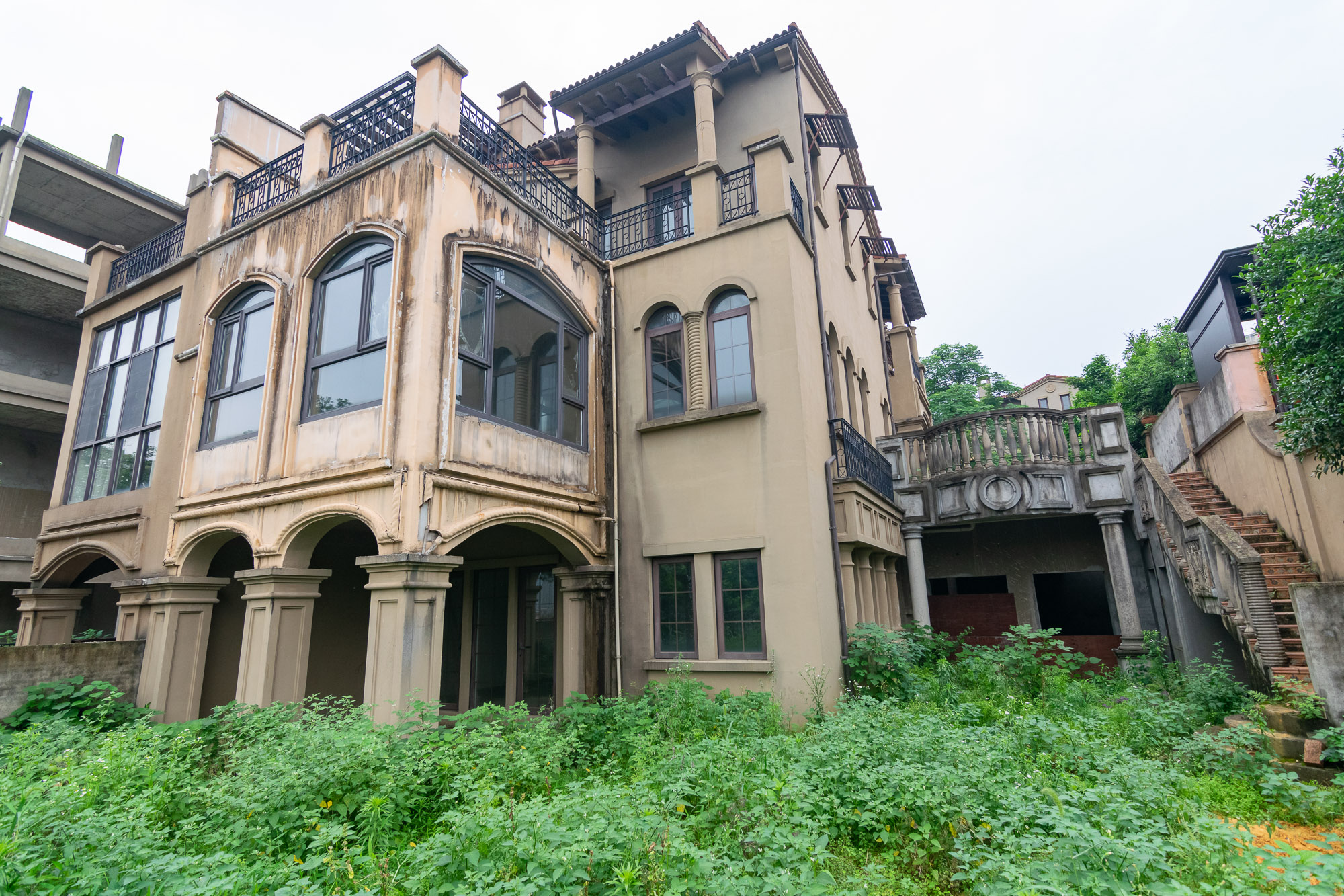 金地三千府(金地湖山樾、金地自在城)  8室3厅4卫    580.0万 金地三千府(金地湖山樾、金地自在城)  8室3厅4卫    580.0万其他