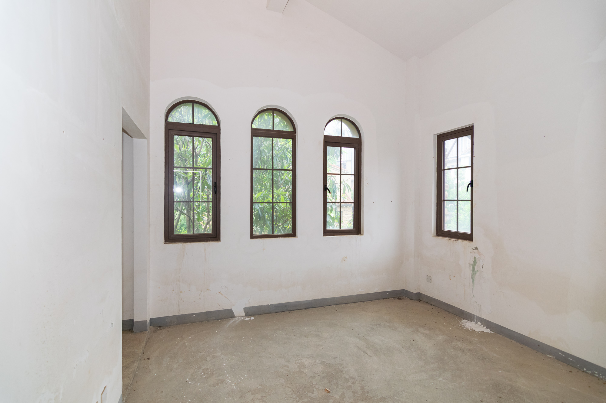 金地三千府(金地湖山樾、金地自在城)  8室3厅4卫    580.0万 金地三千府(金地湖山樾、金地自在城)  8室3厅4卫    580.0万卧室