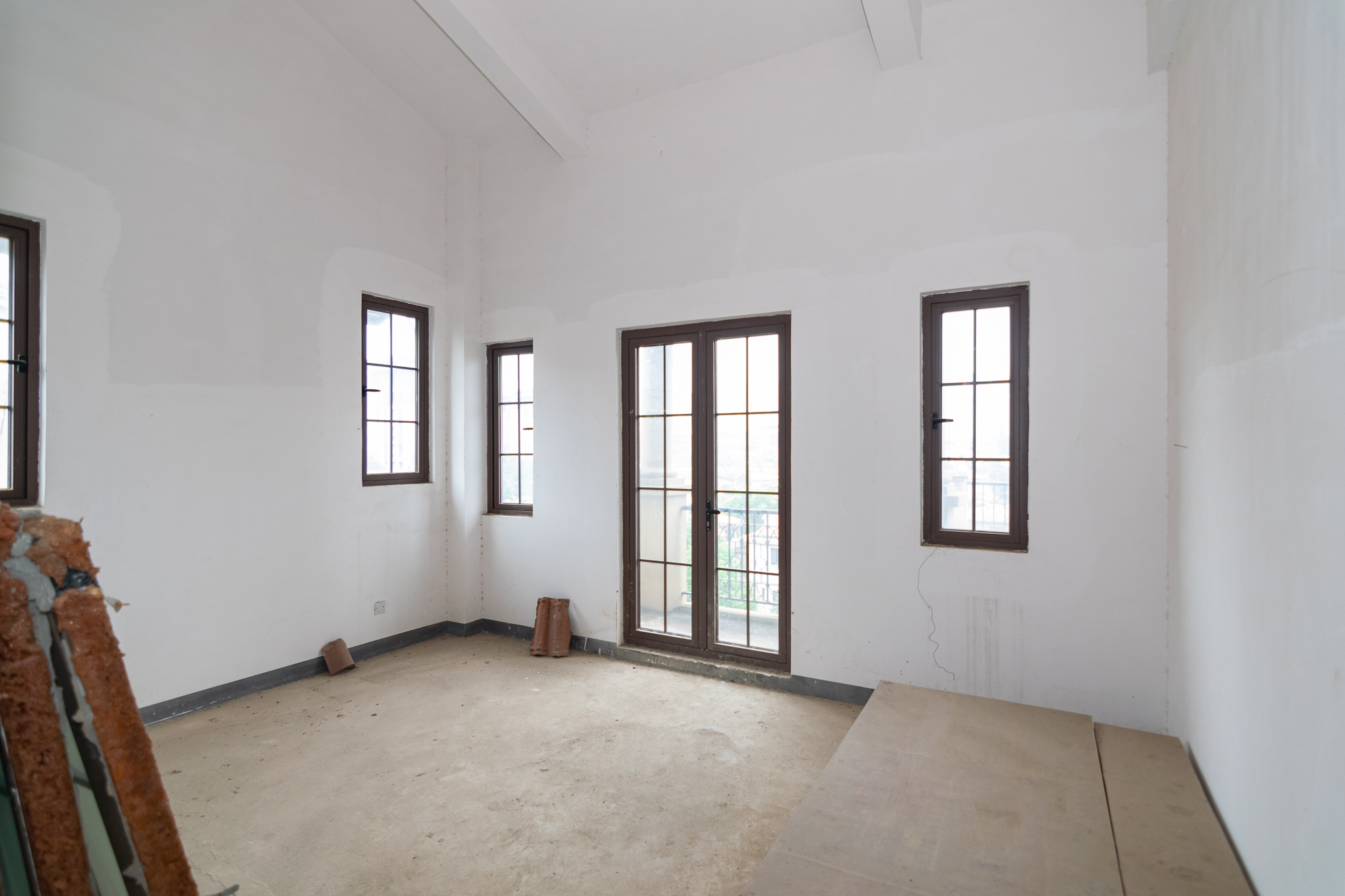 金地三千府(金地湖山樾、金地自在城)  8室3厅4卫    580.0万 金地三千府(金地湖山樾、金地自在城)  8室3厅4卫    580.0万卧室